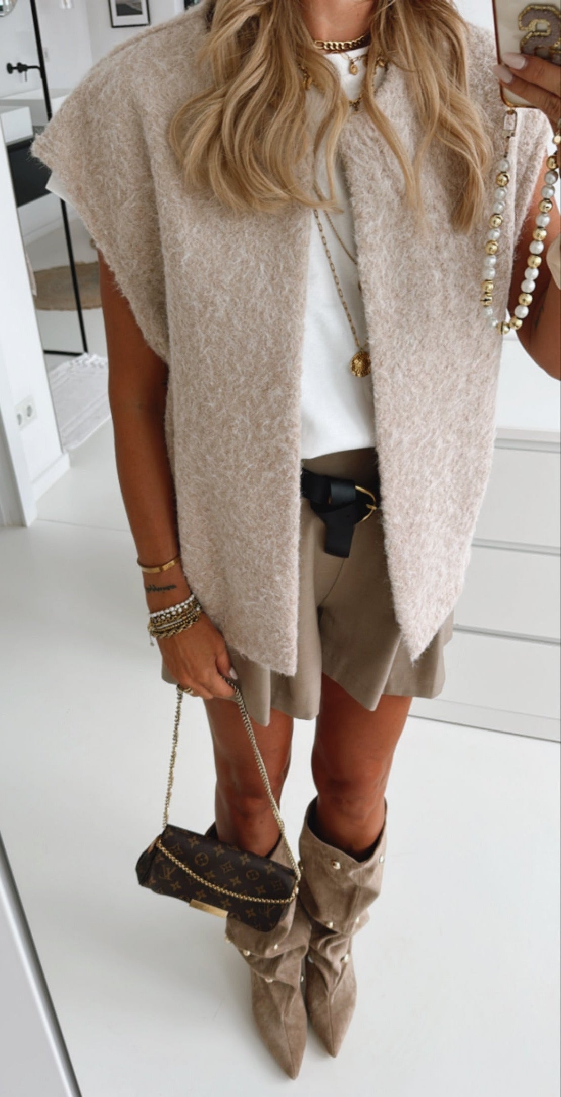 Fine Shorts mit Gürtel