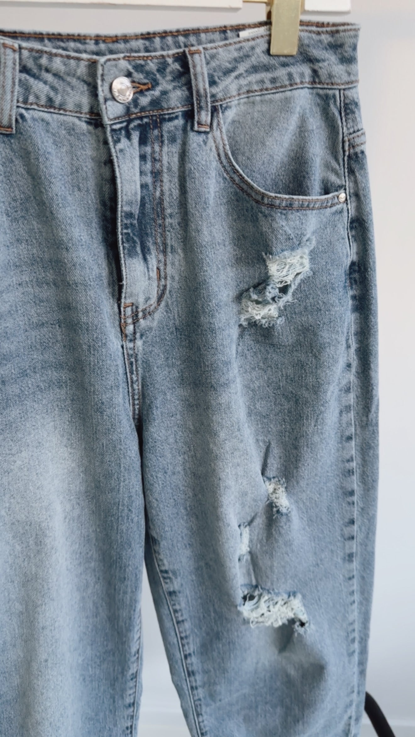 Mom Style Destroyed Jeans