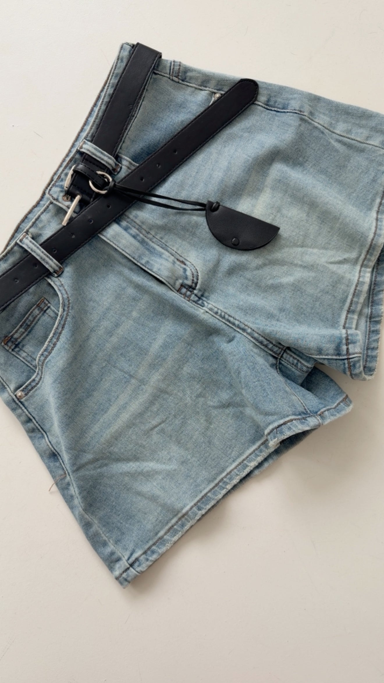 Shorts Essential mit Gürtel