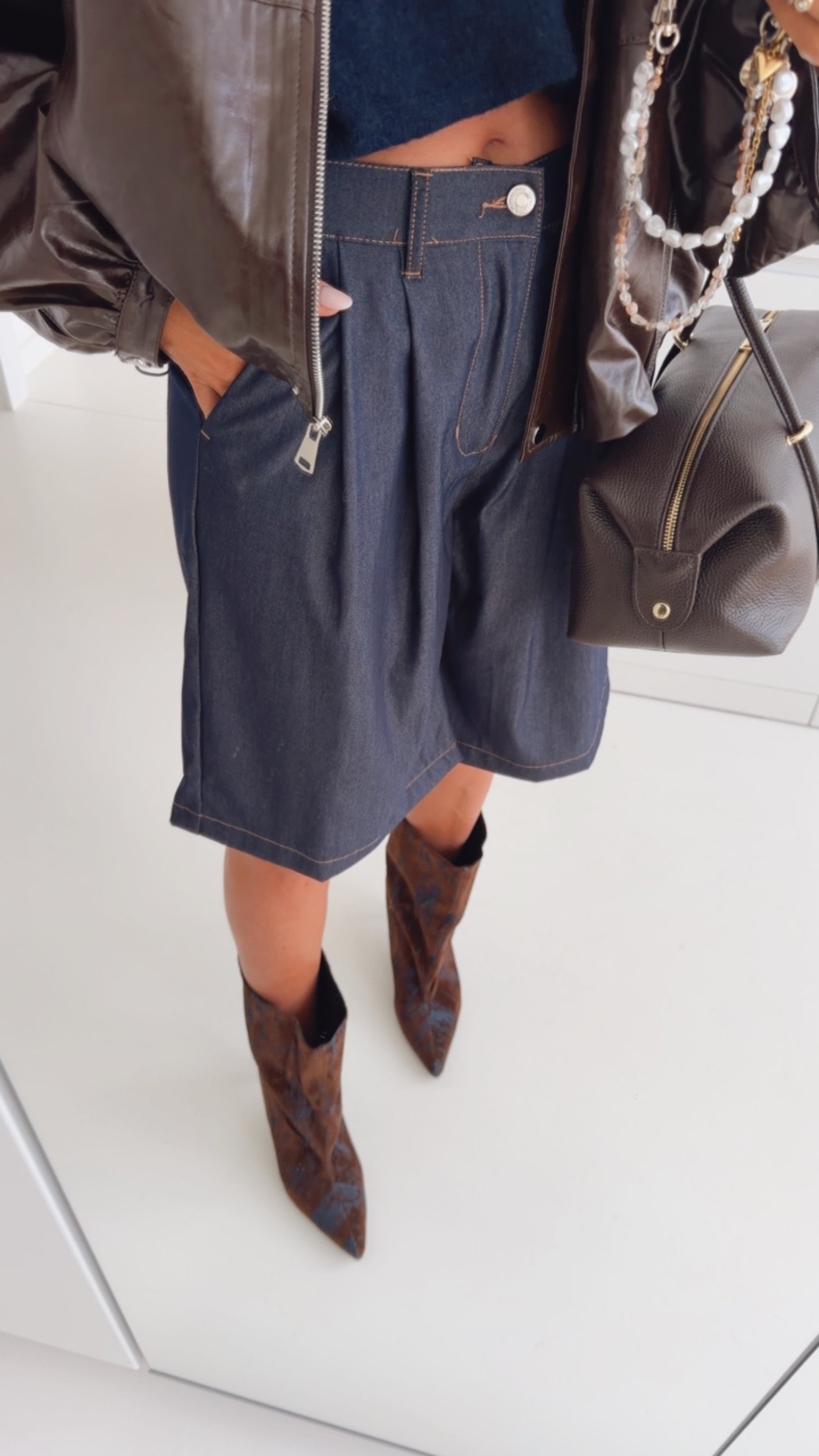 Slouchy Heels Abstrakt Print