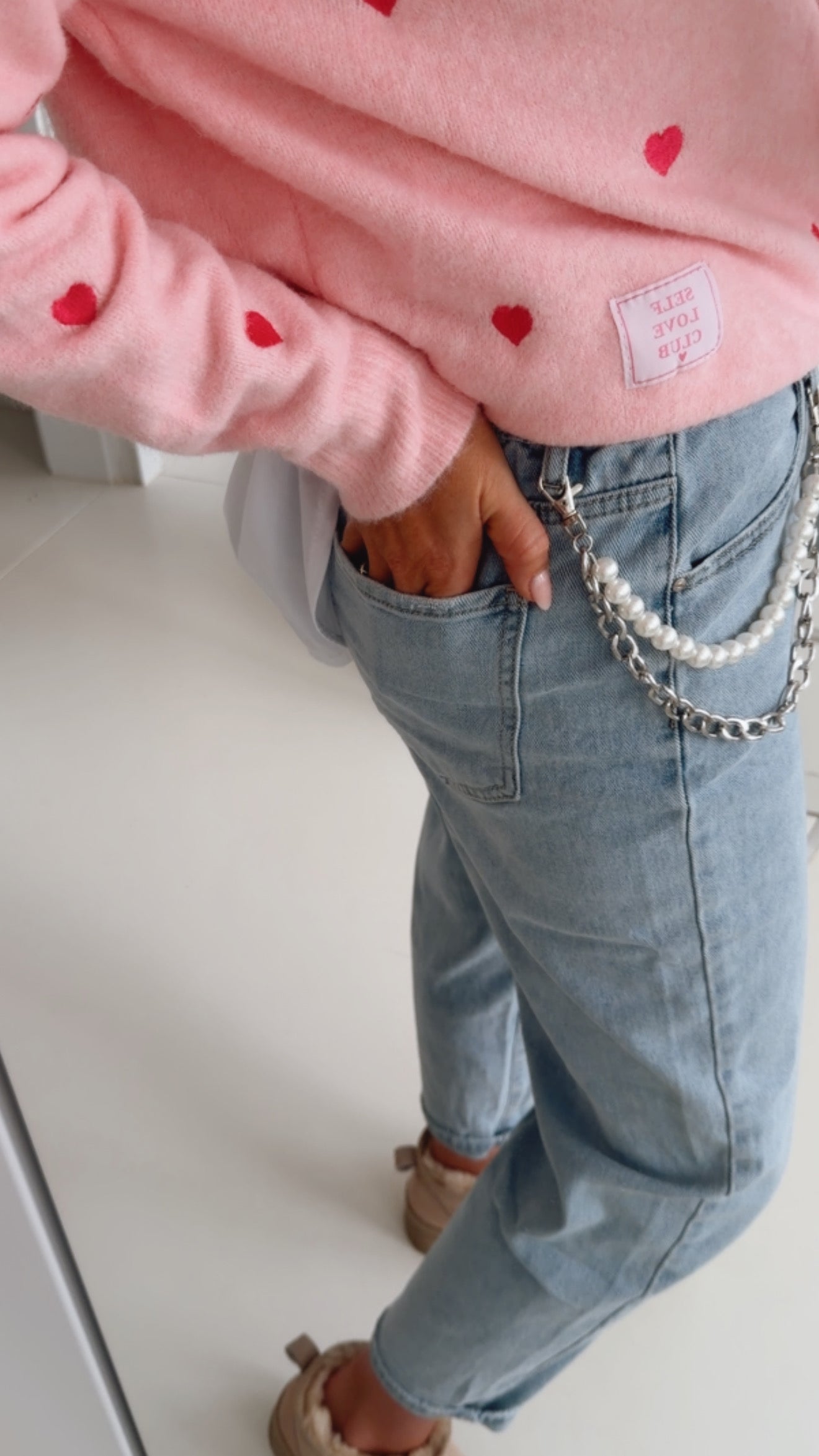 Mom Jeans Pearl Chain