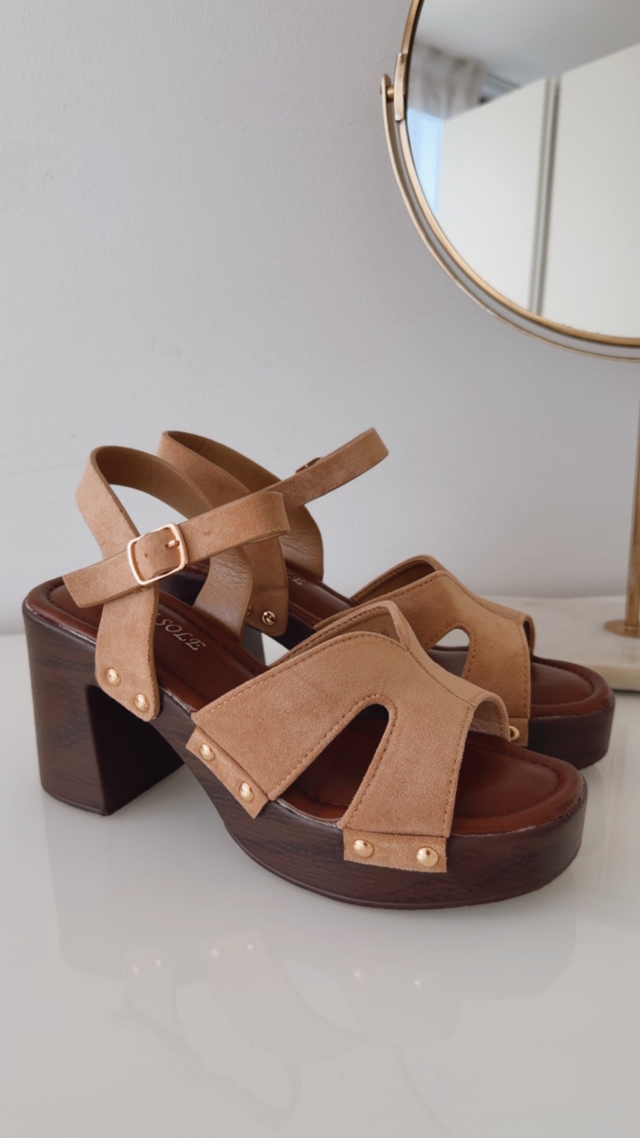 Plateau Heels Cross