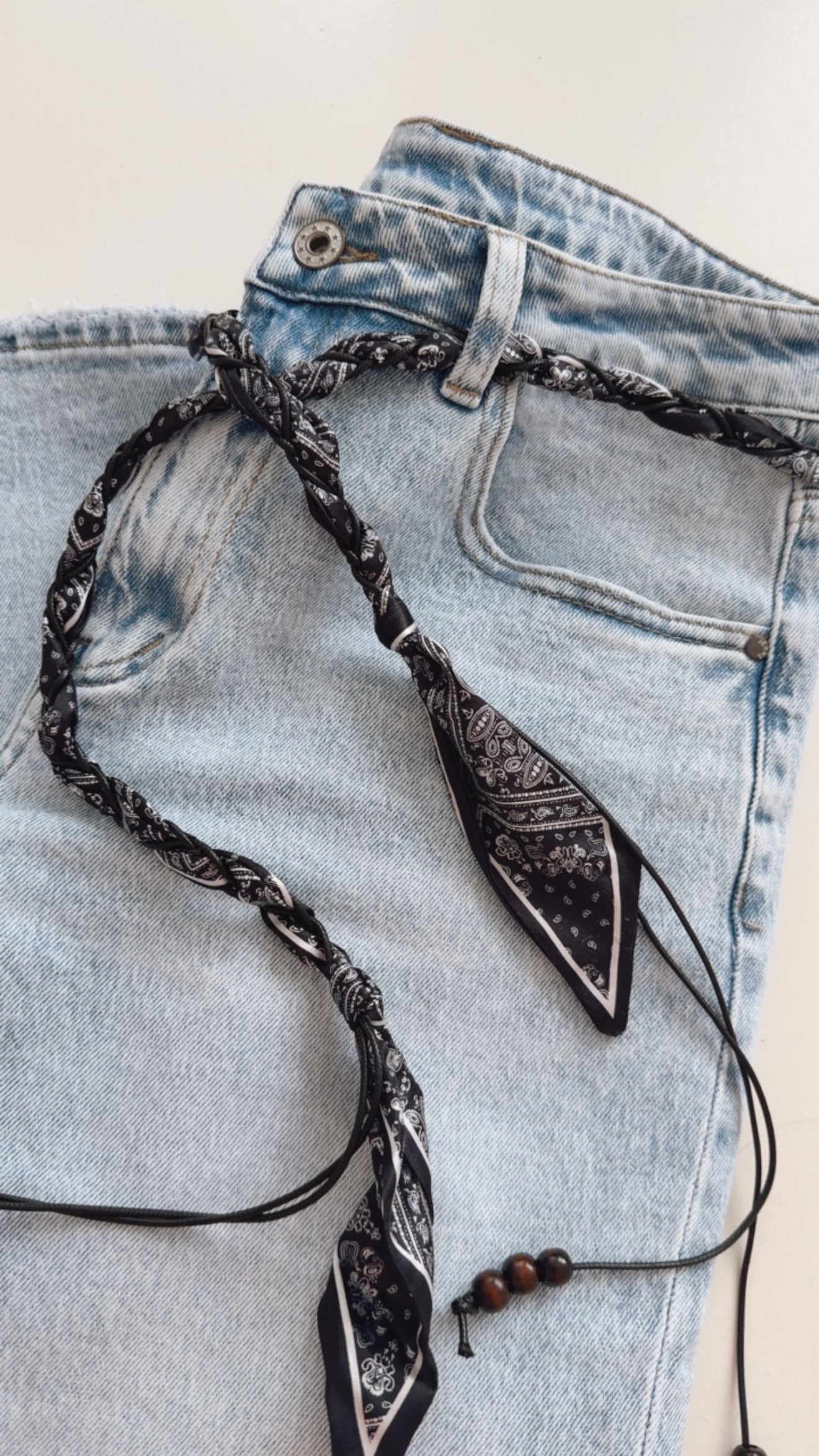 Straight Jeans Light Wash mit Band