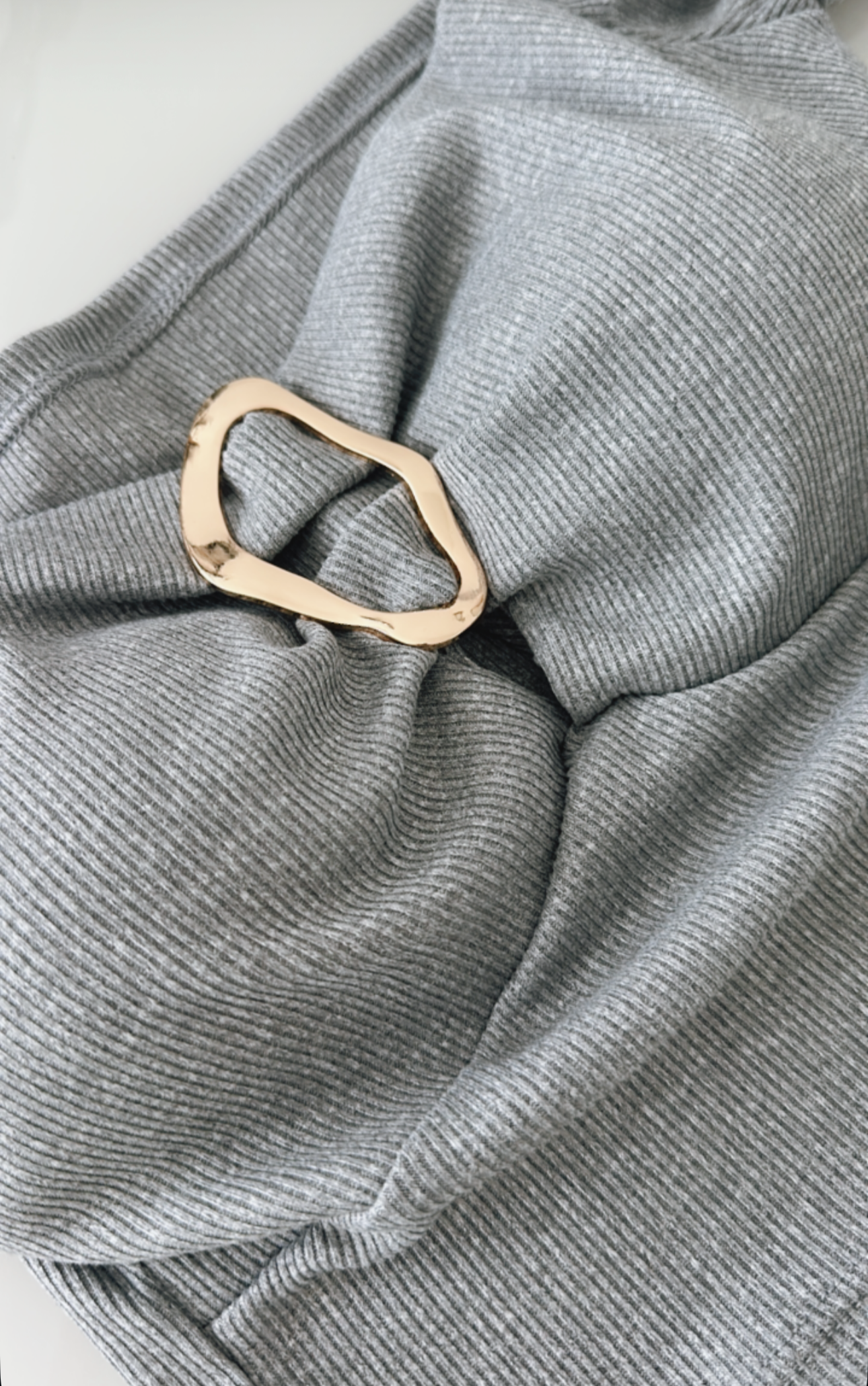 Offshoulder Top mit Schnalle