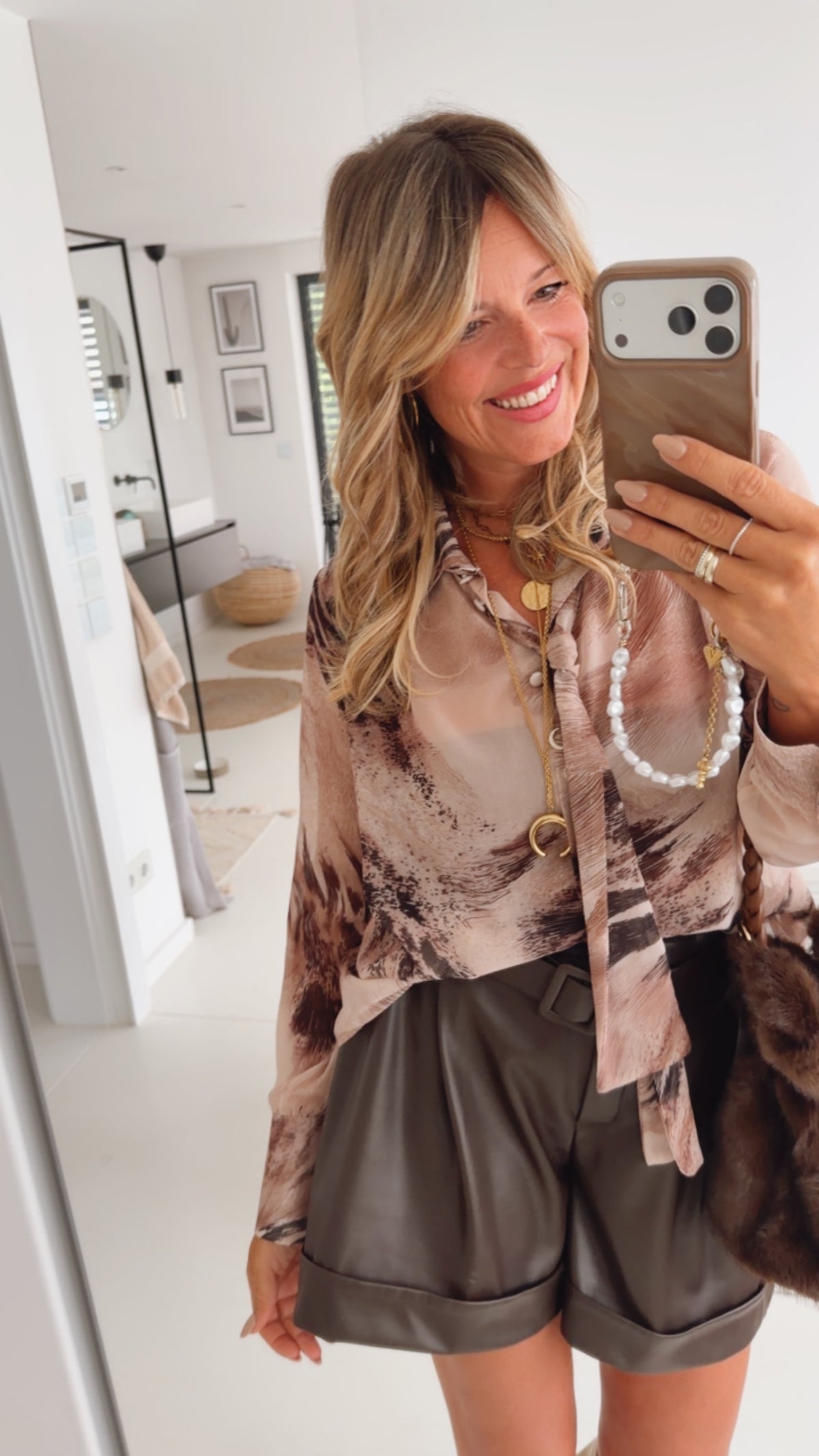 Sheer Bluse Funky Pattern