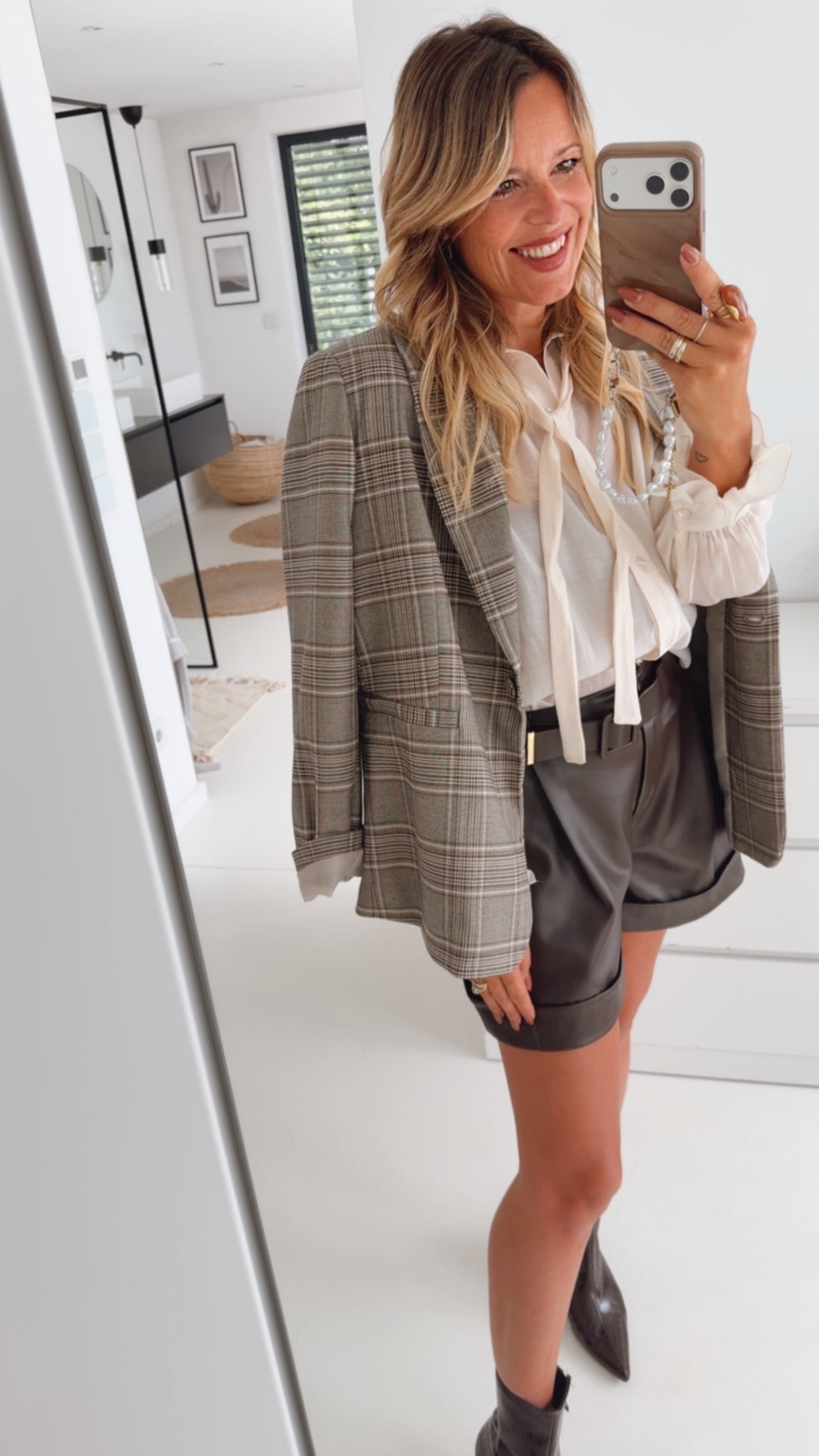 Shorts Lederoptik mit Gürtel