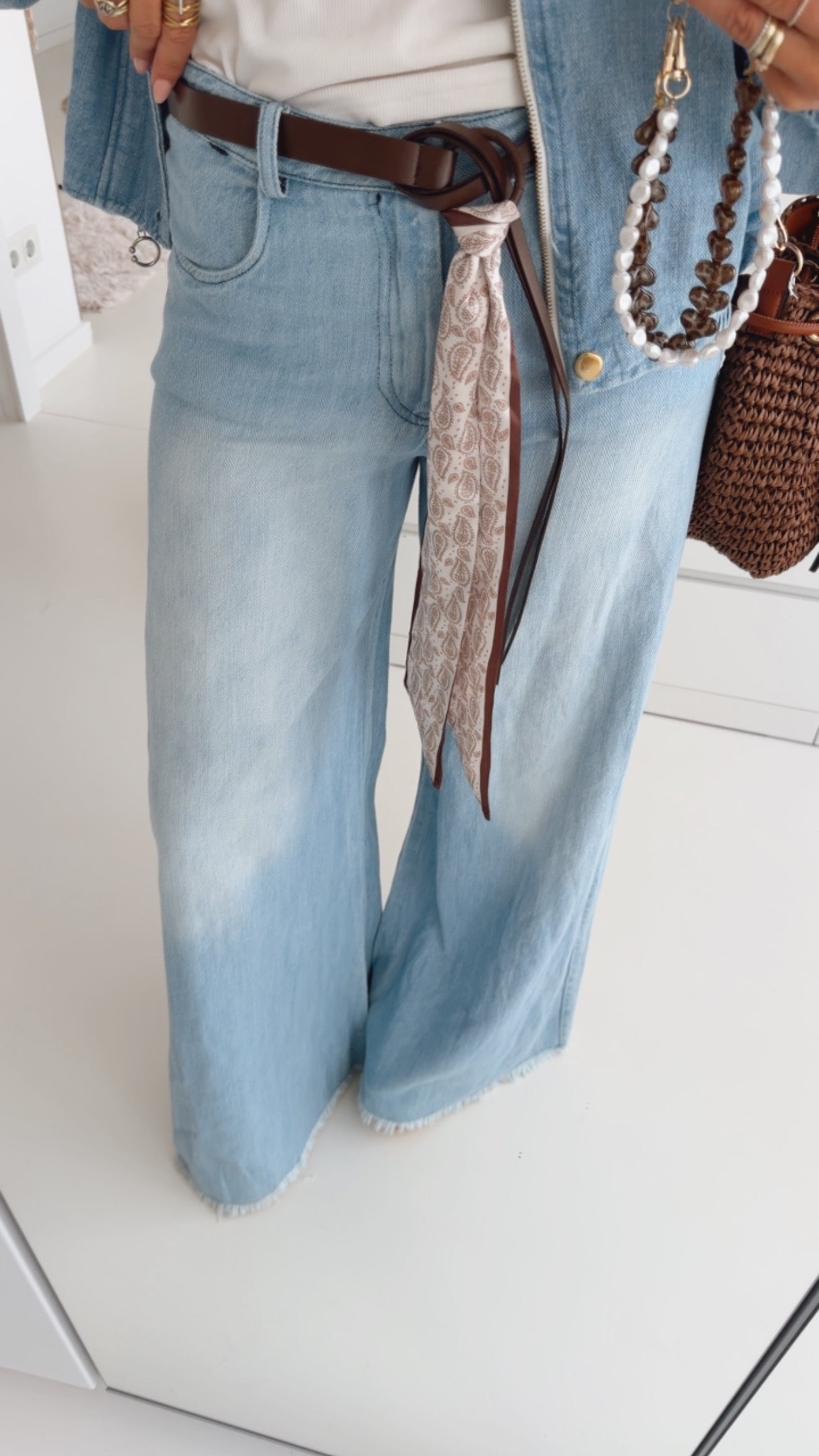 Wide Leg Jeans mit Gürtel
