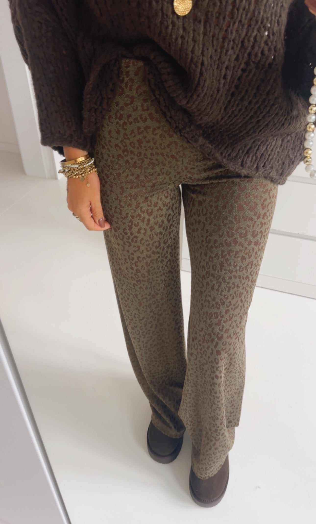 Loose Hose Leo