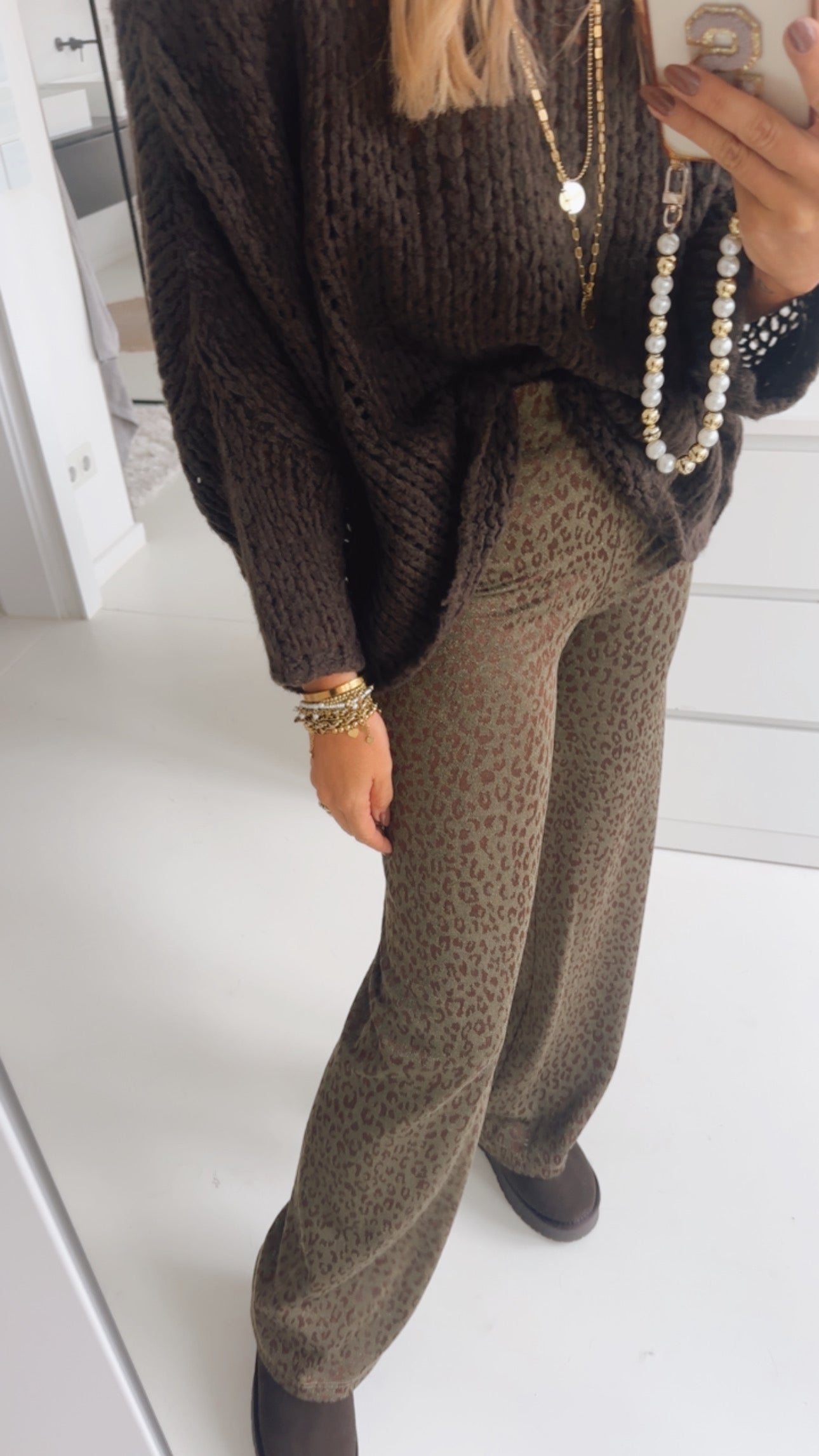 Loose Hose Leo