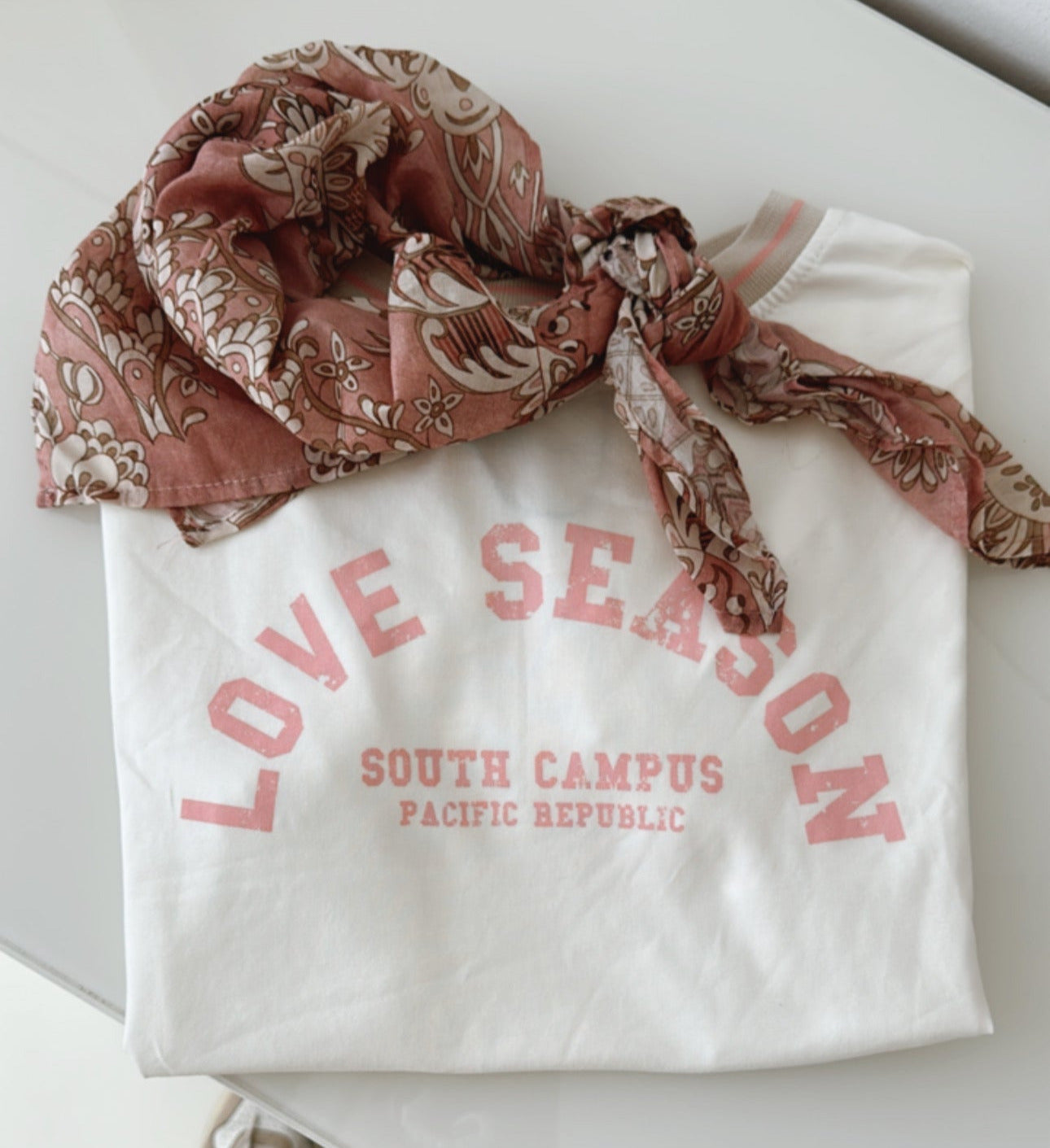 T-Shirt College Love mit Tuch