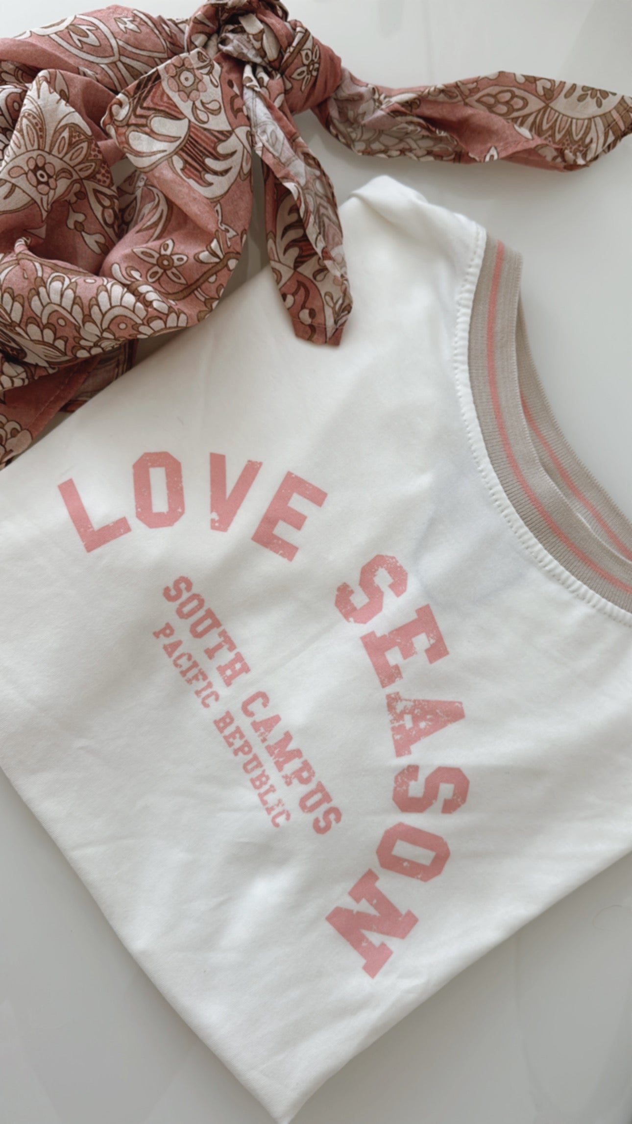 T-Shirt College Love mit Tuch