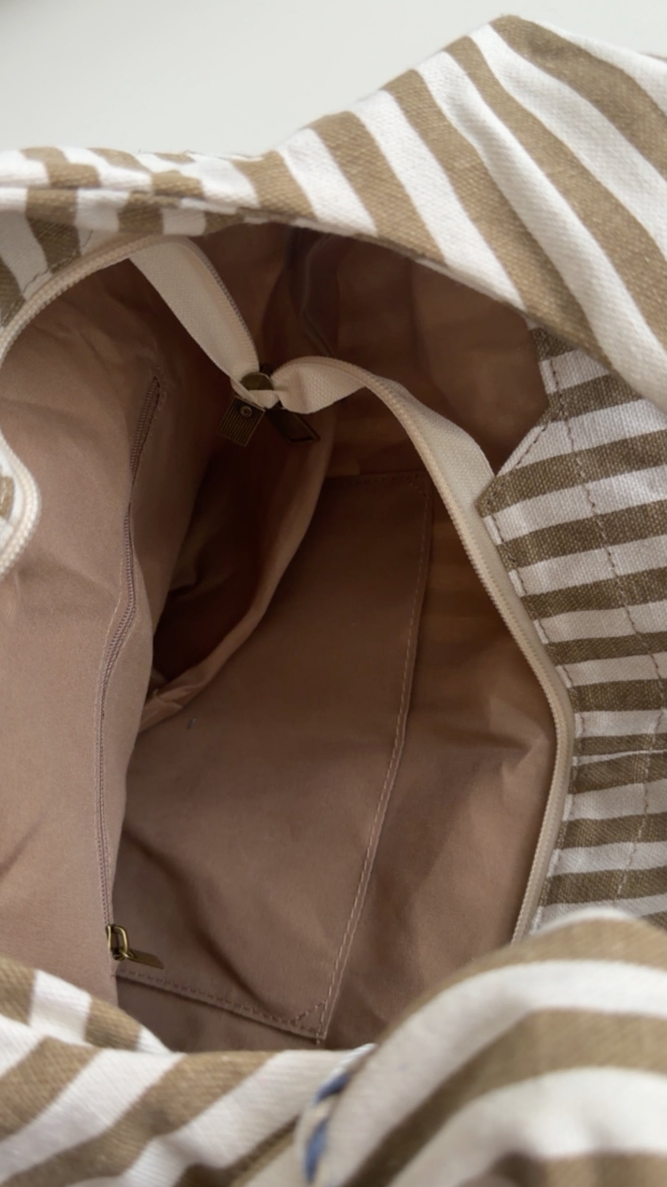 Streifen Beutel Pearl Details