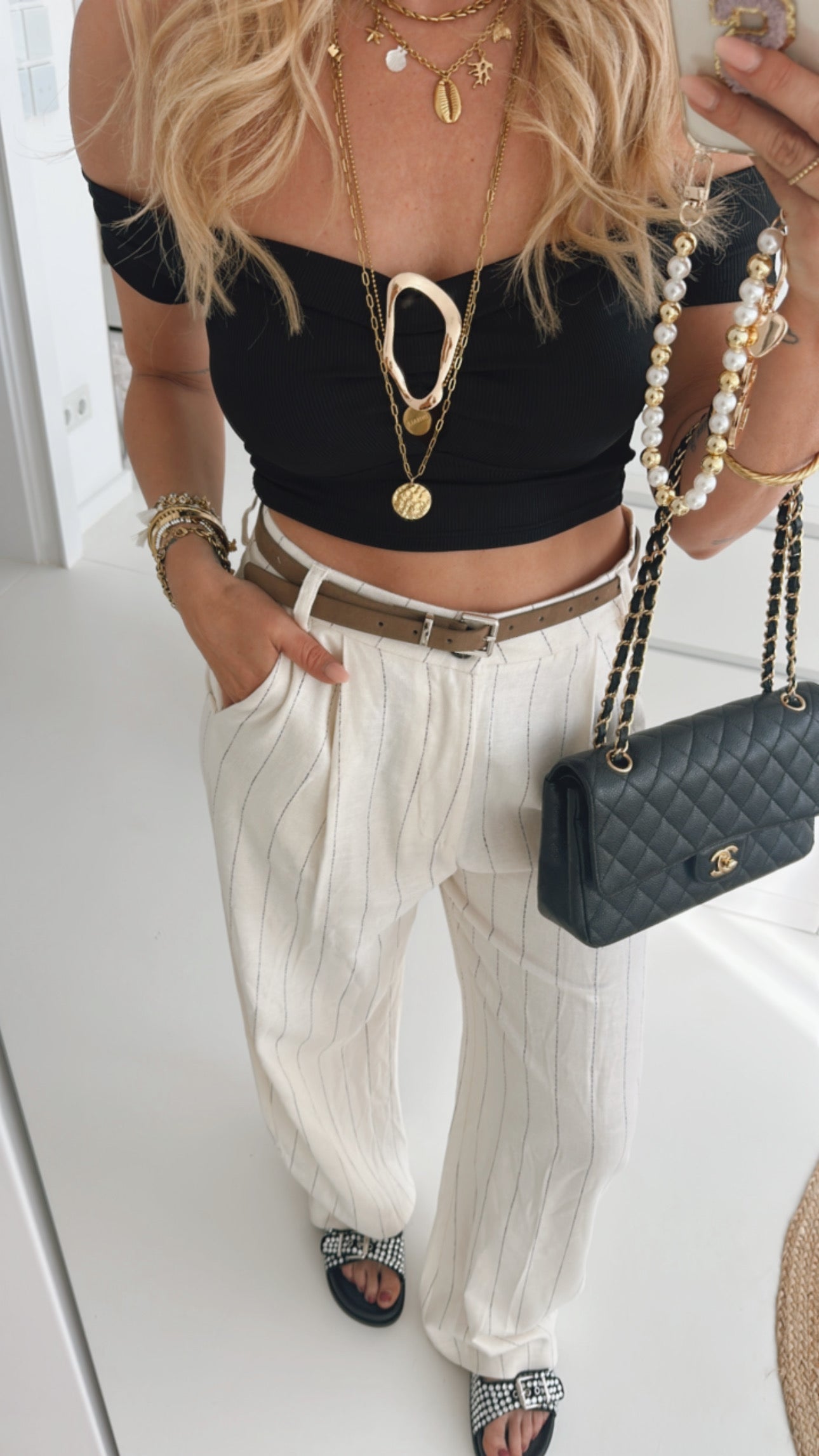 Offshoulder Top mit Schnalle