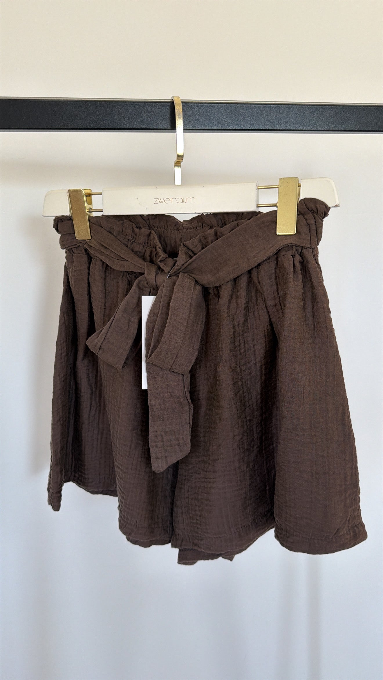 Flowy Structured Shorts mit Band