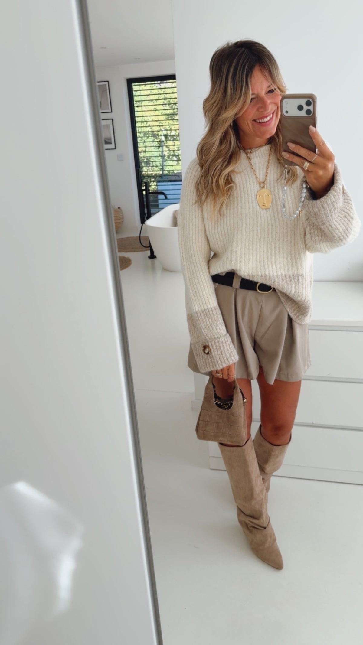 Sparkle Pulli Knopf Detail