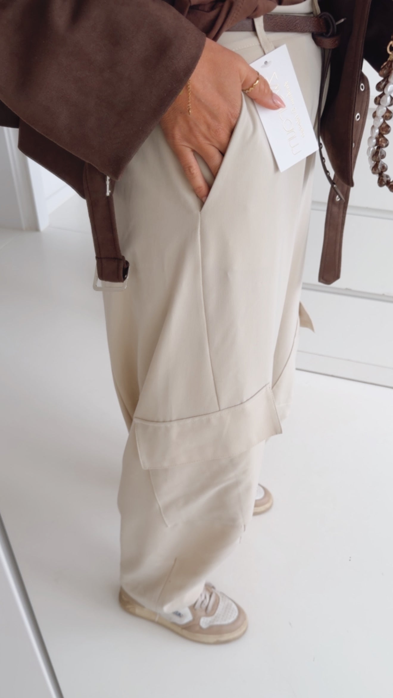 Flowy Hose Side Pocket