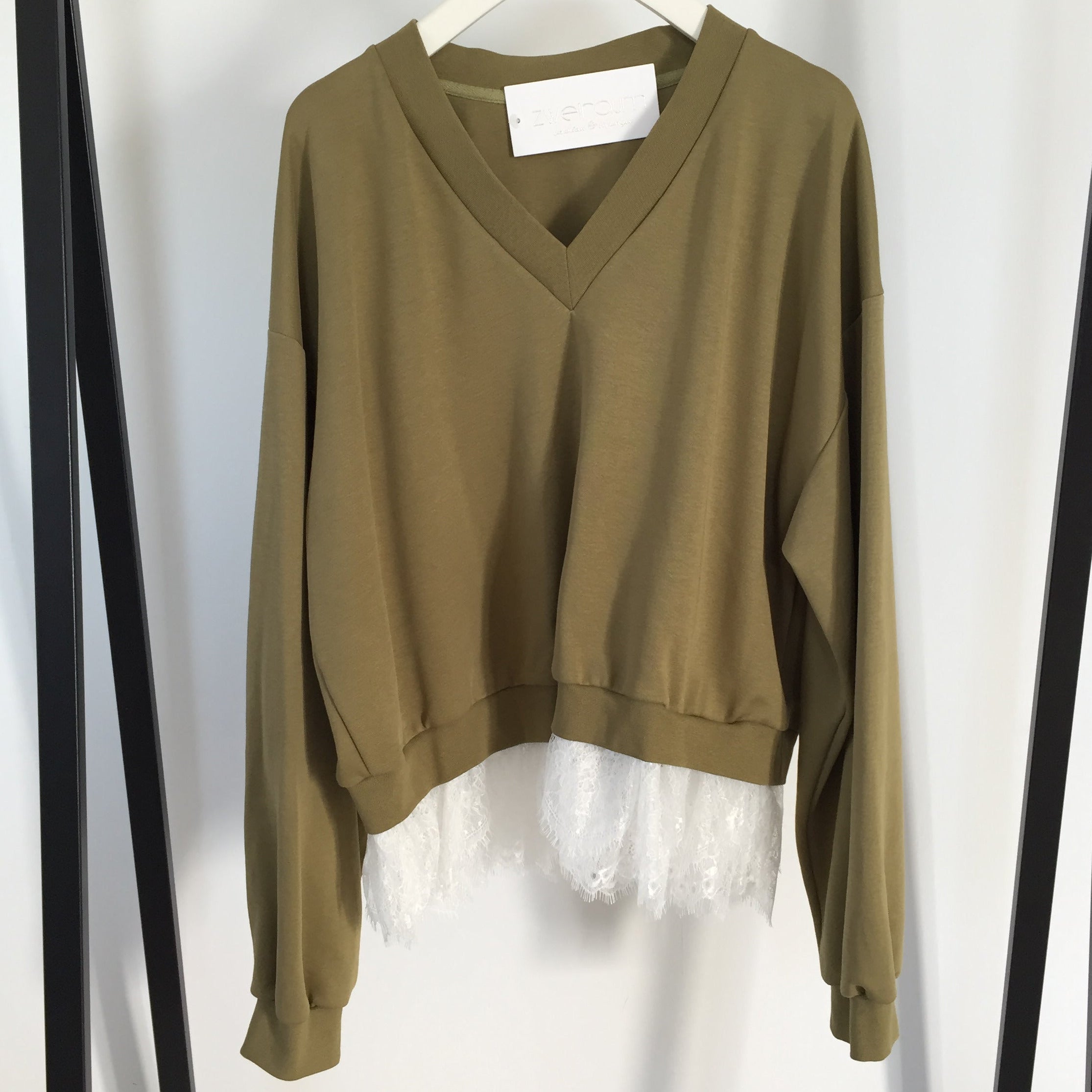 Pullover V-Neck Lace