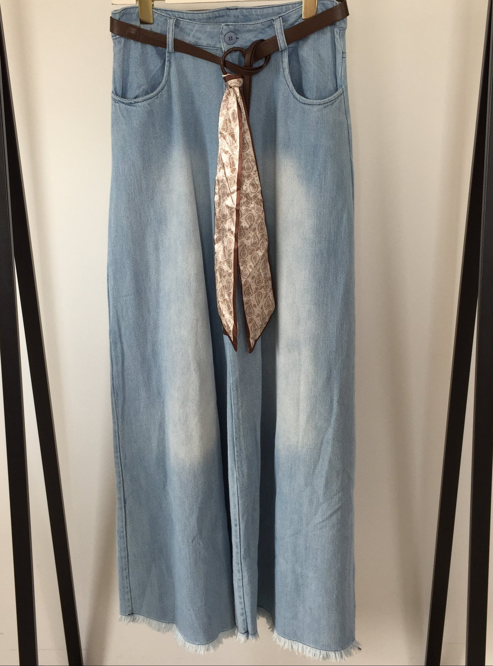 Wide Leg Jeans mit Gürtel