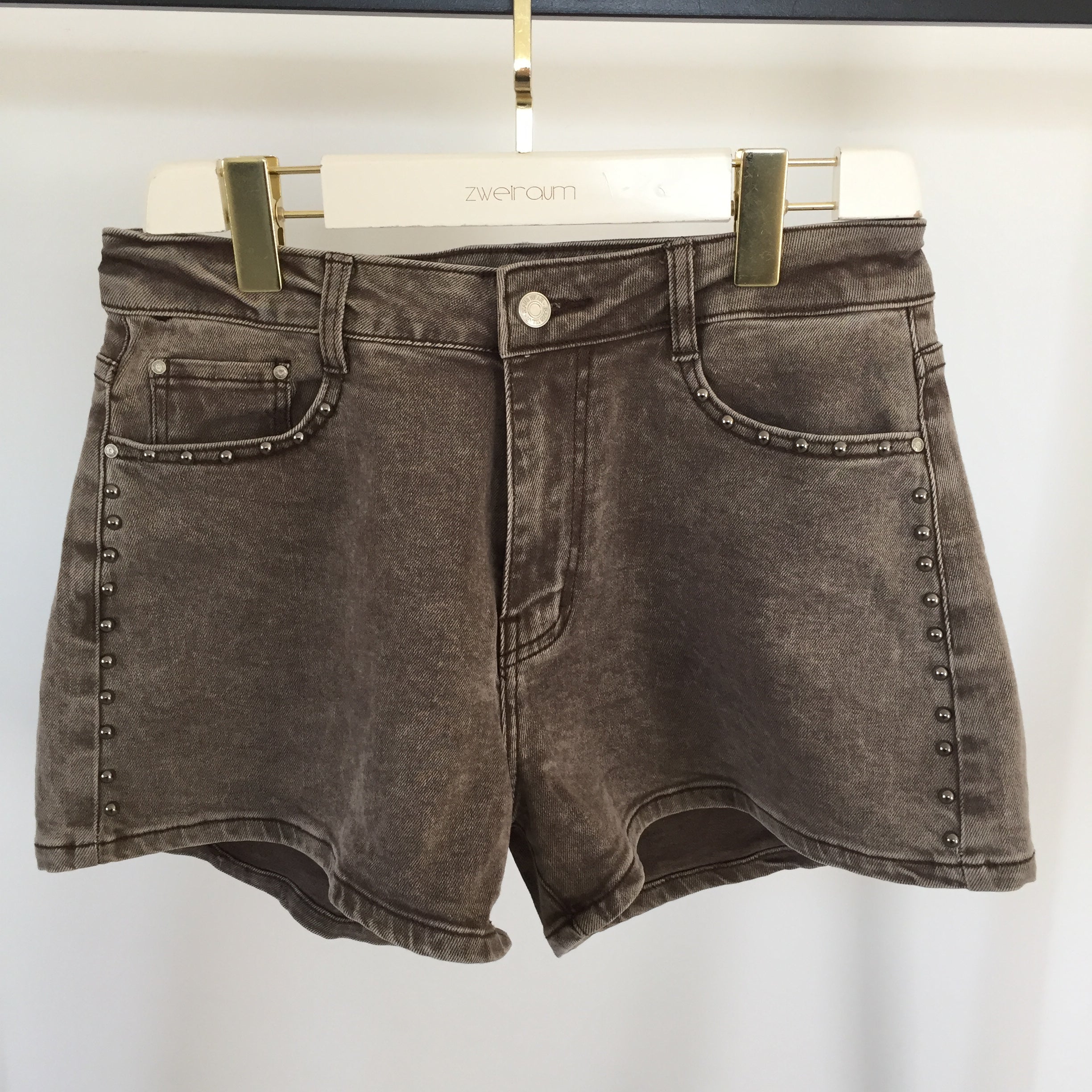 Shorts Nieten Detail