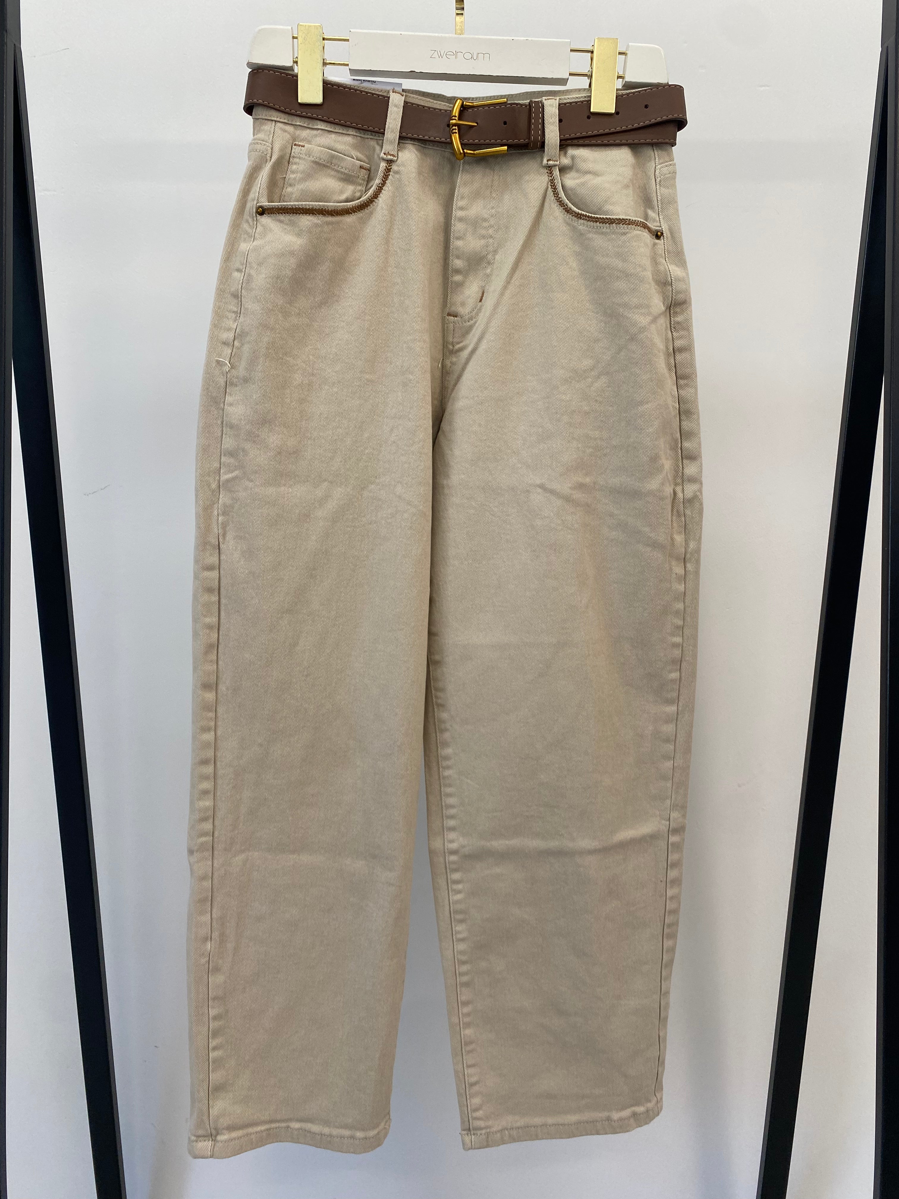 Mom Fit Jeans Statement Pocket