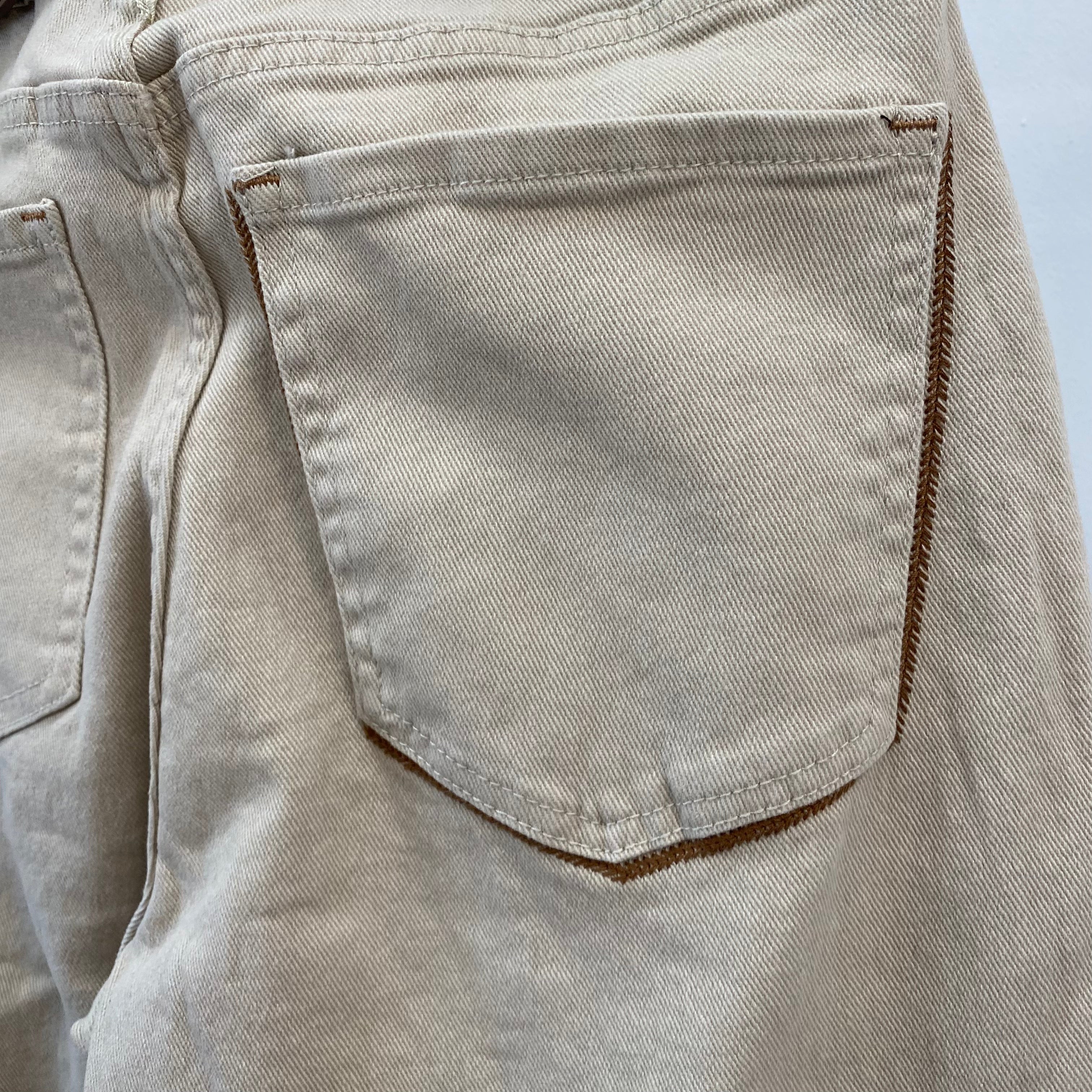 Mom Fit Jeans Statement Pocket