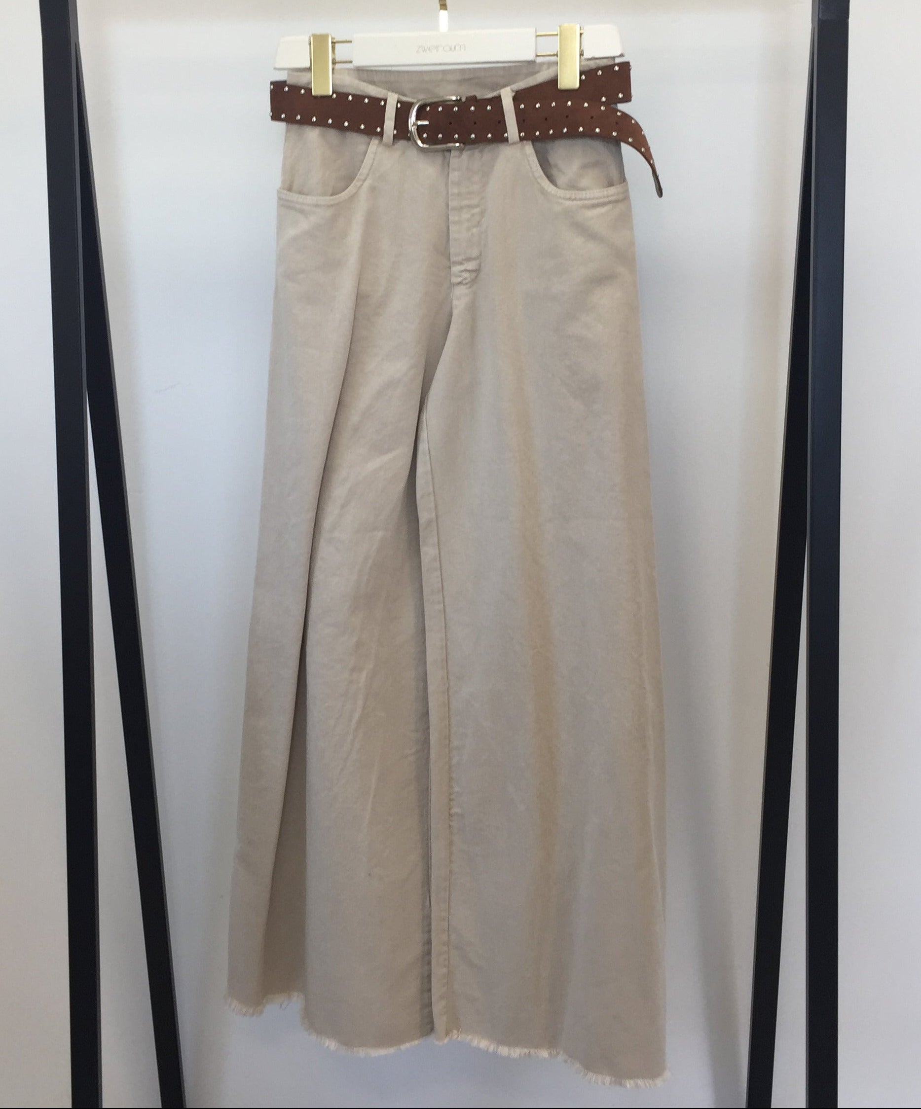 Fransen Jeans mit Gürtel