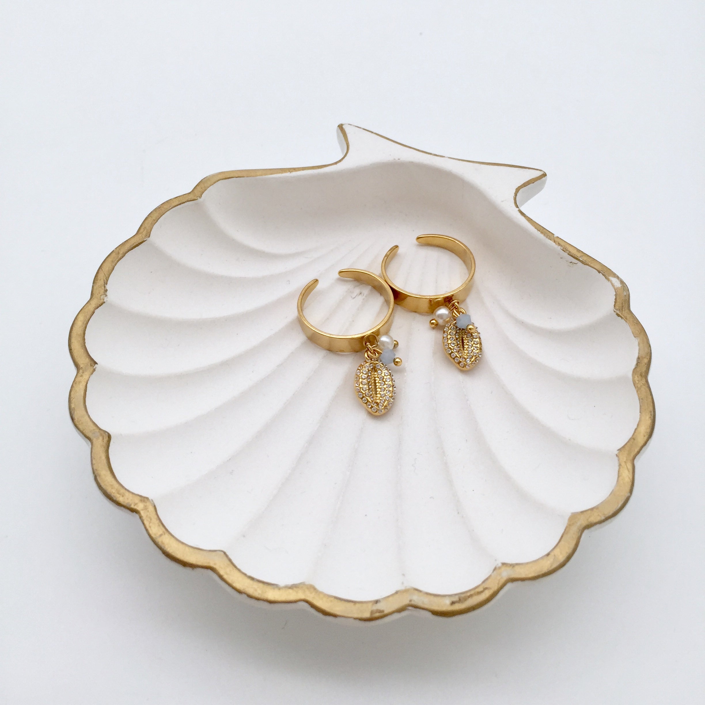 Ring Hanging Glitter Shell