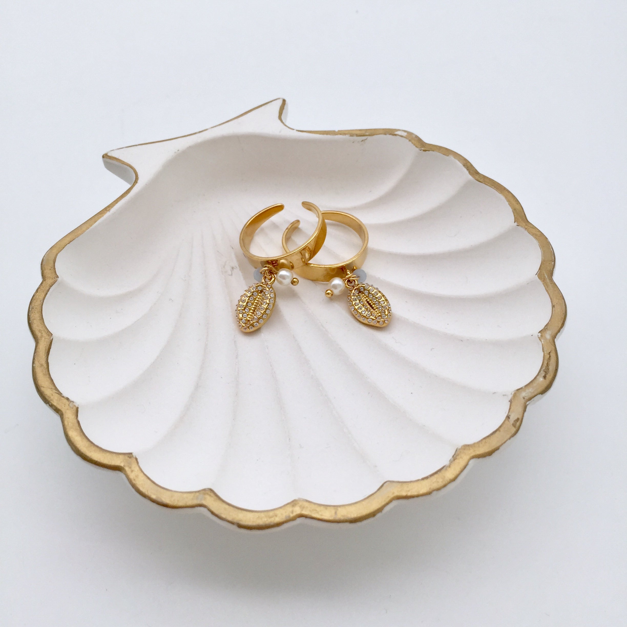 Ring Hanging Glitter Shell