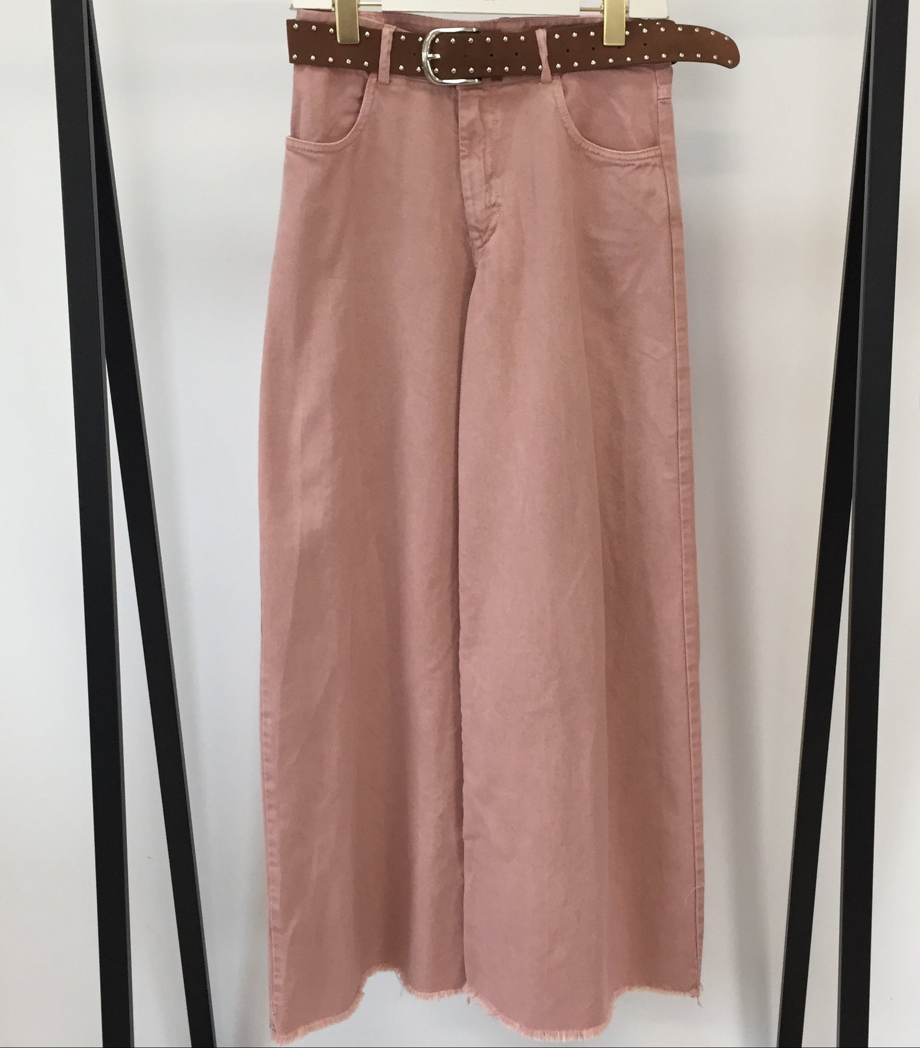 Fransen Jeans mit Gürtel