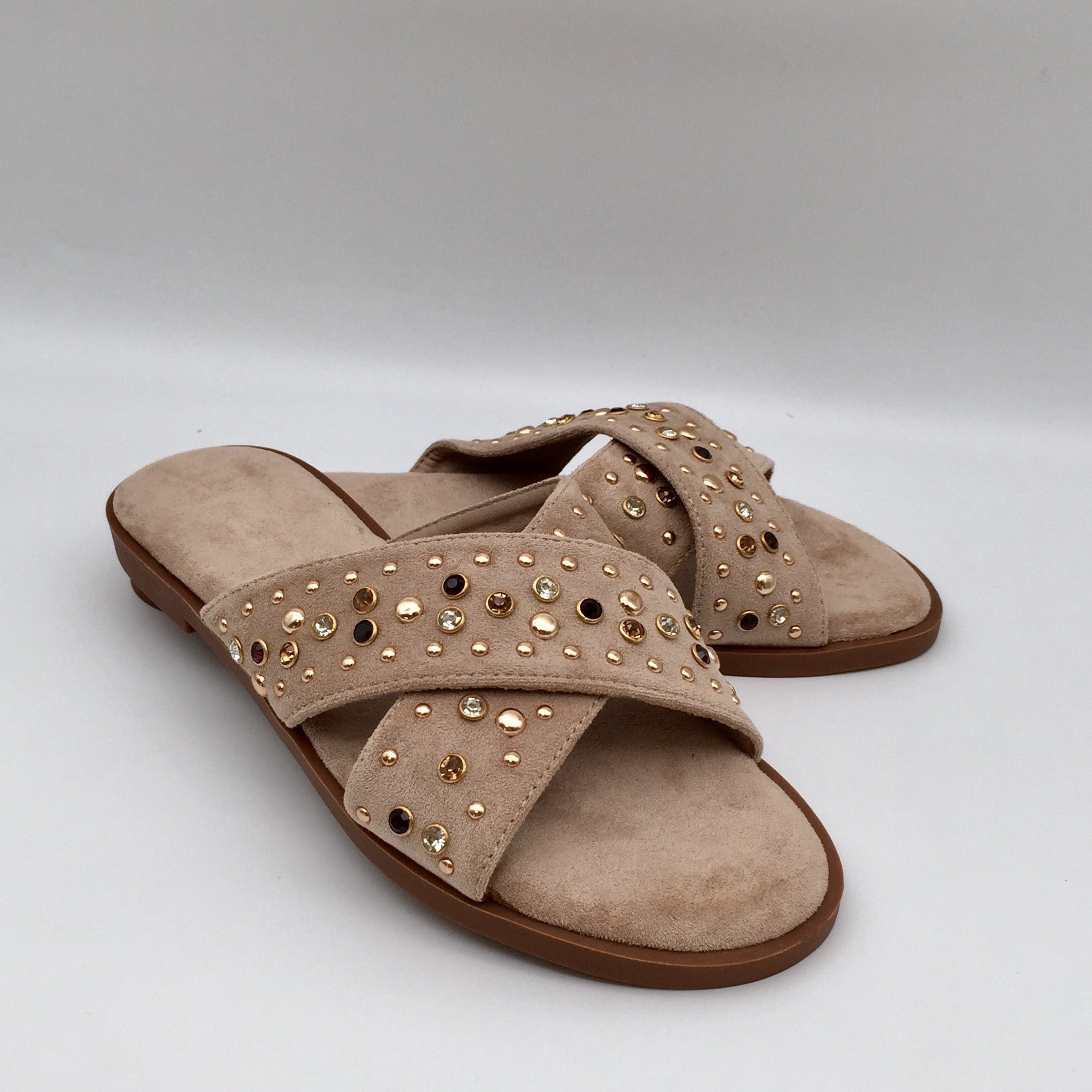 Schlappen Stud Details