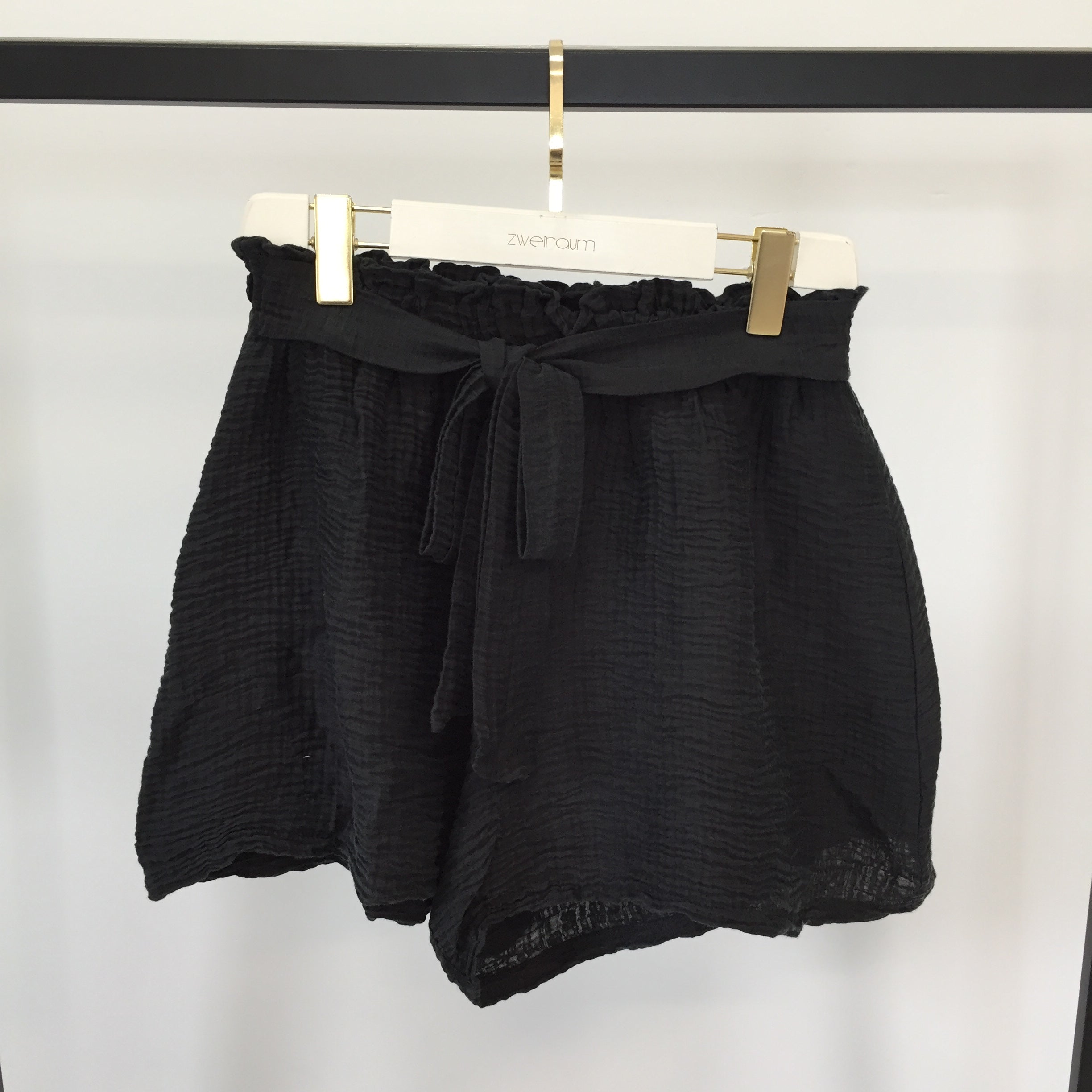 Flowy Structured Shorts mit Band