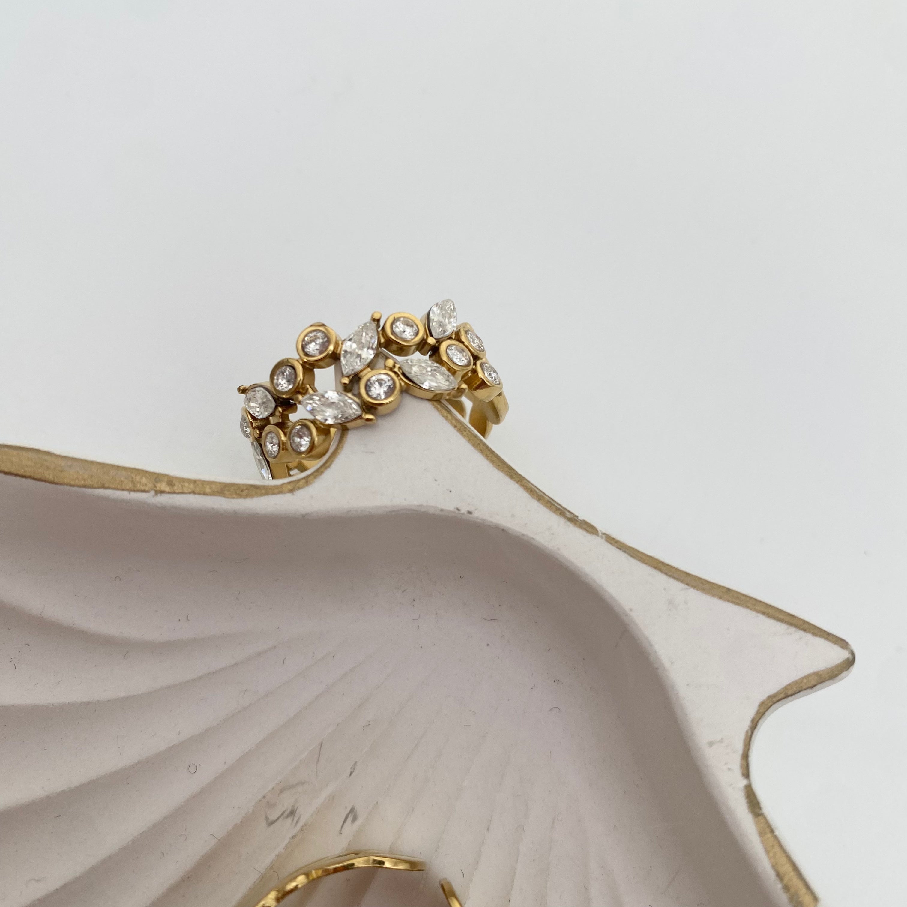 Ring Sparkling Leaves