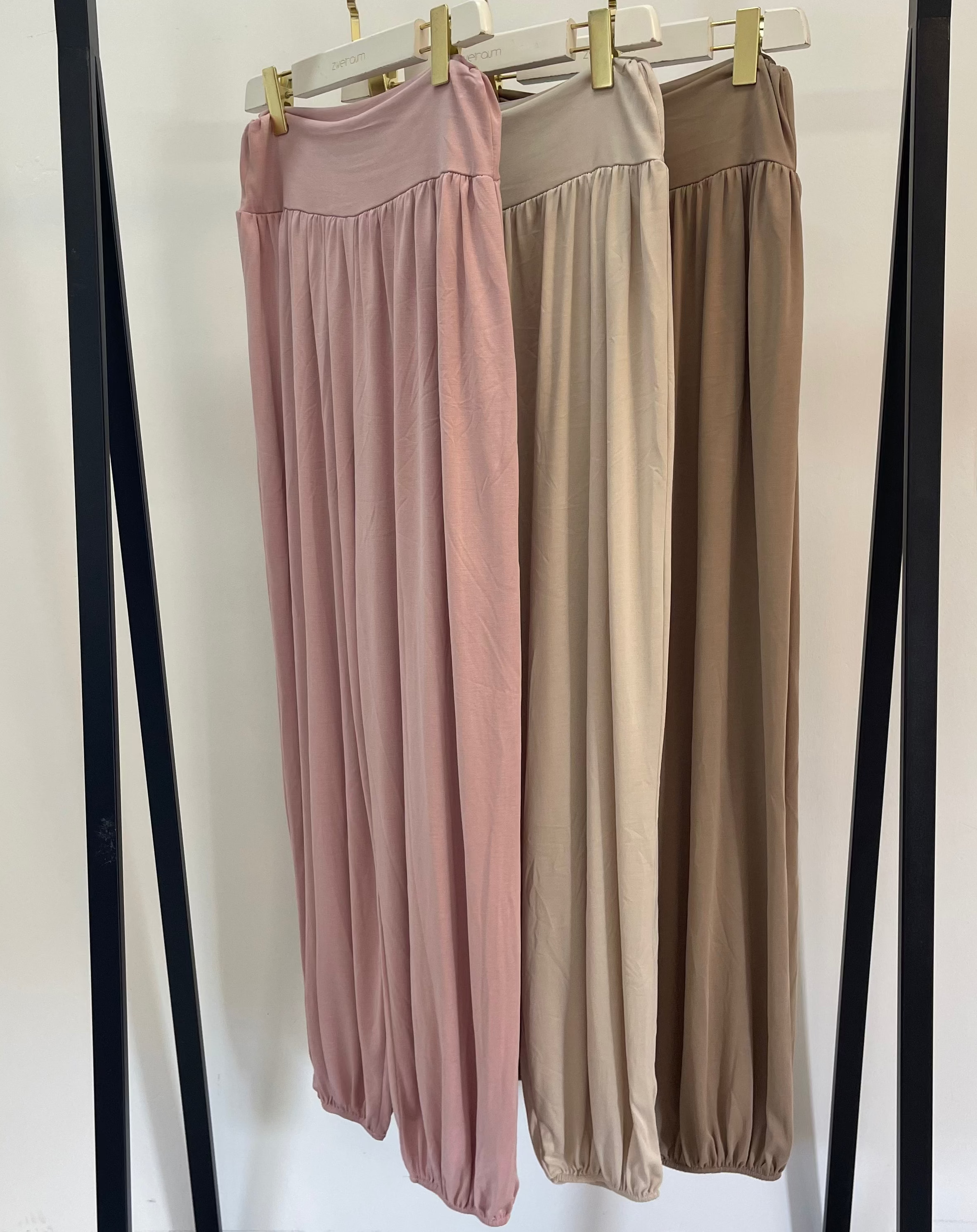 Homewear Hose Cinched