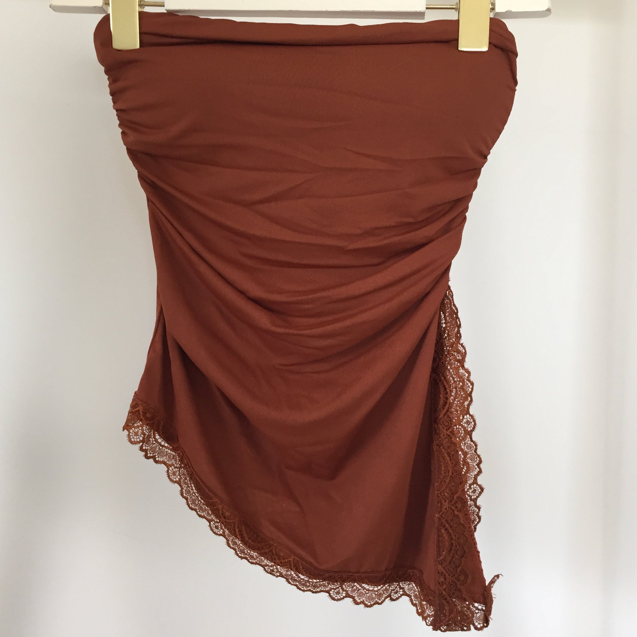 Tube Top mit seitlichem Schlitz & Lace Detail