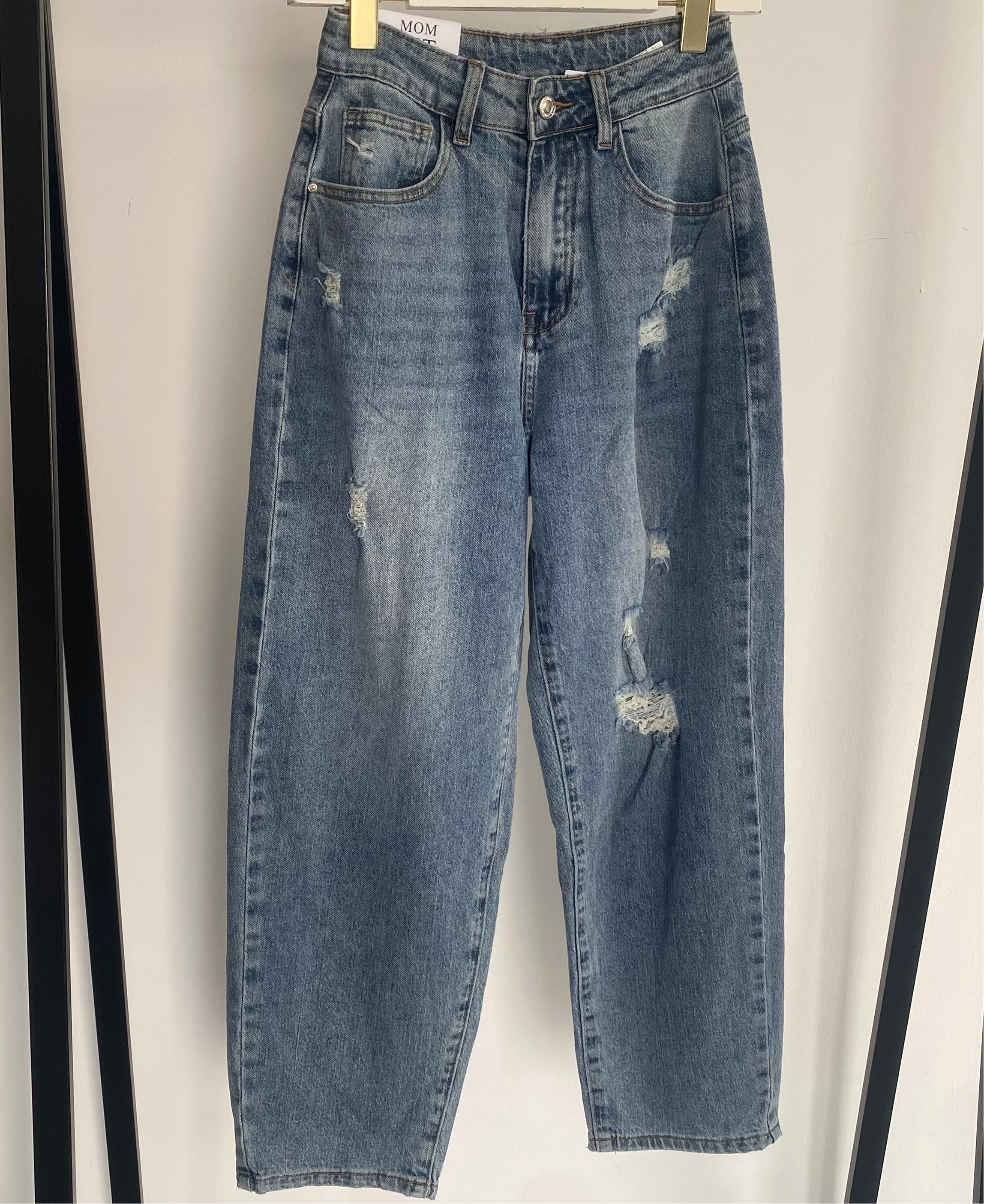 Mom Style Destroyed Jeans
