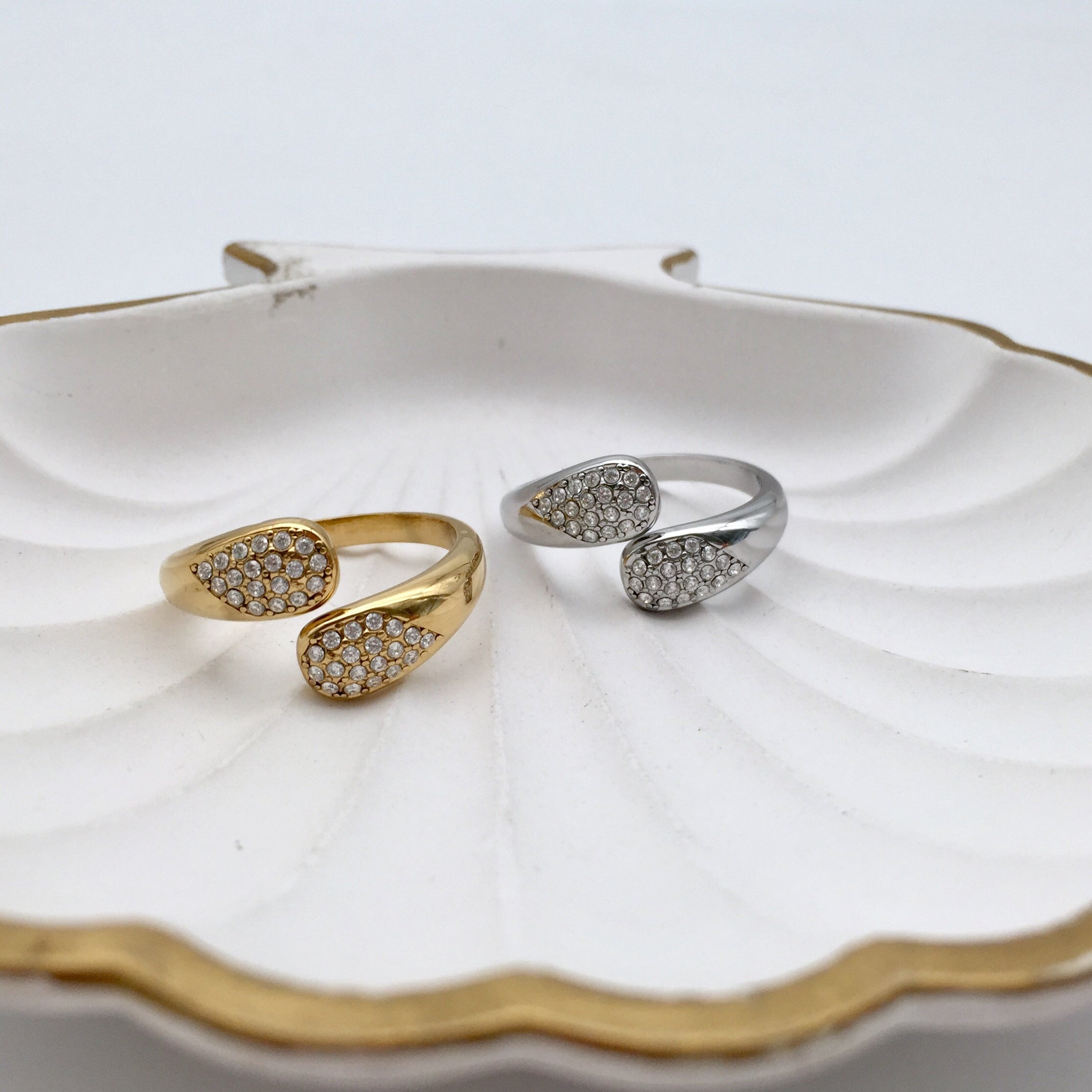Ring Sparkling Hug
