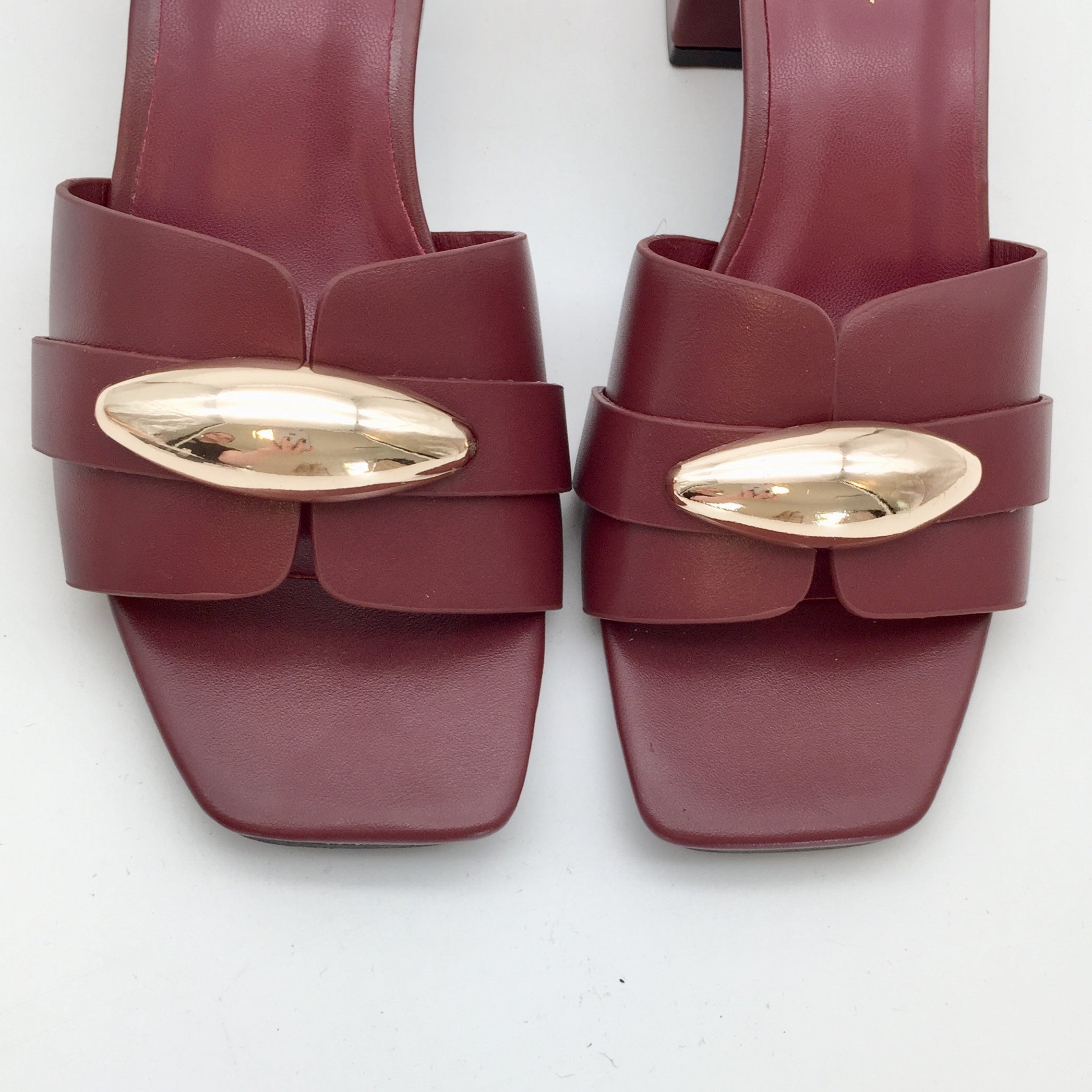 Statement Heels Golden Oval