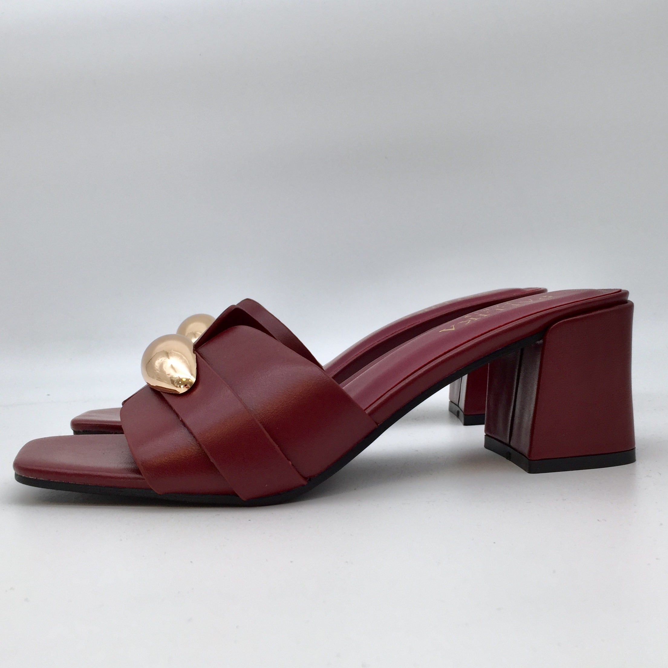 Statement Heels Golden Oval