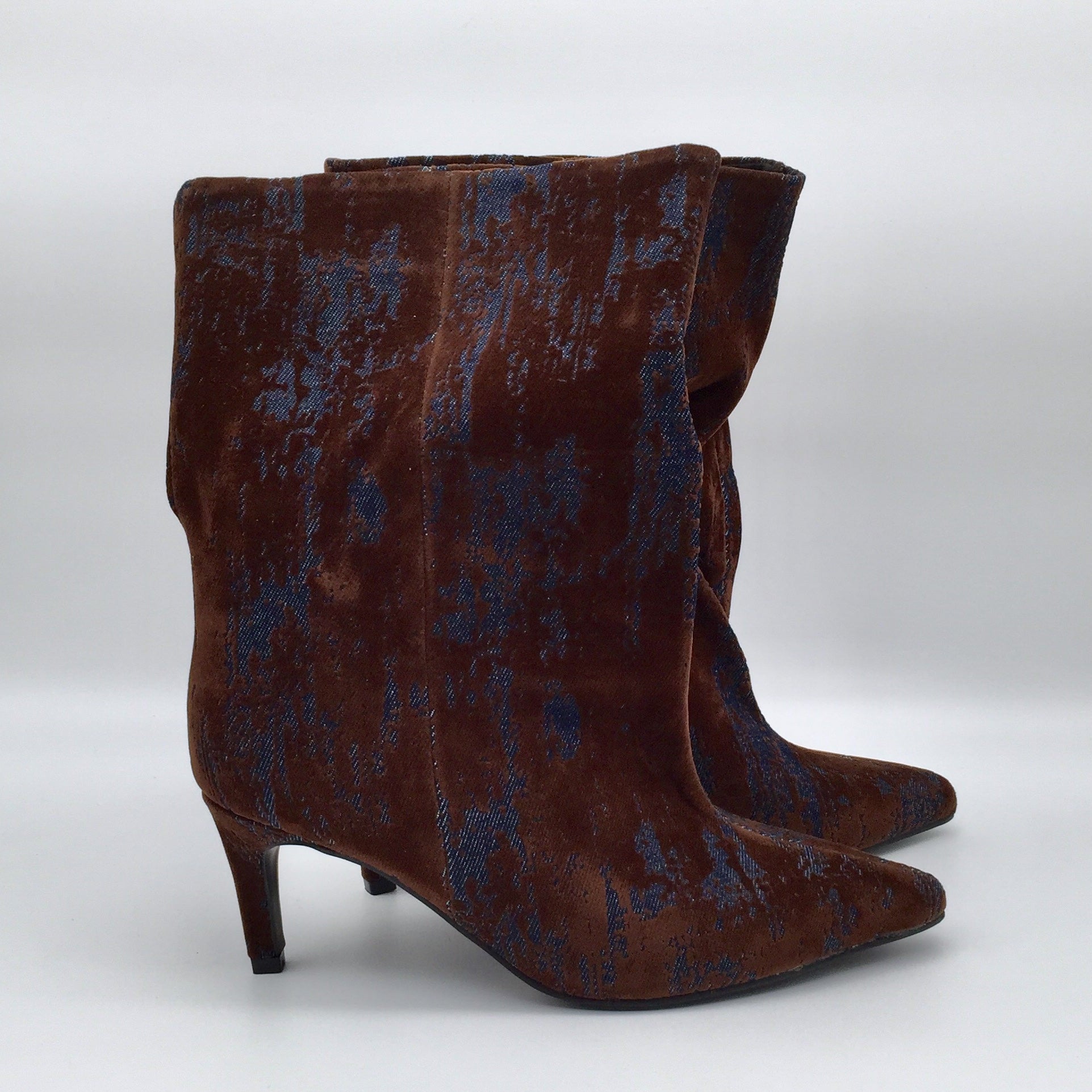Slouchy Heels Abstrakt Print