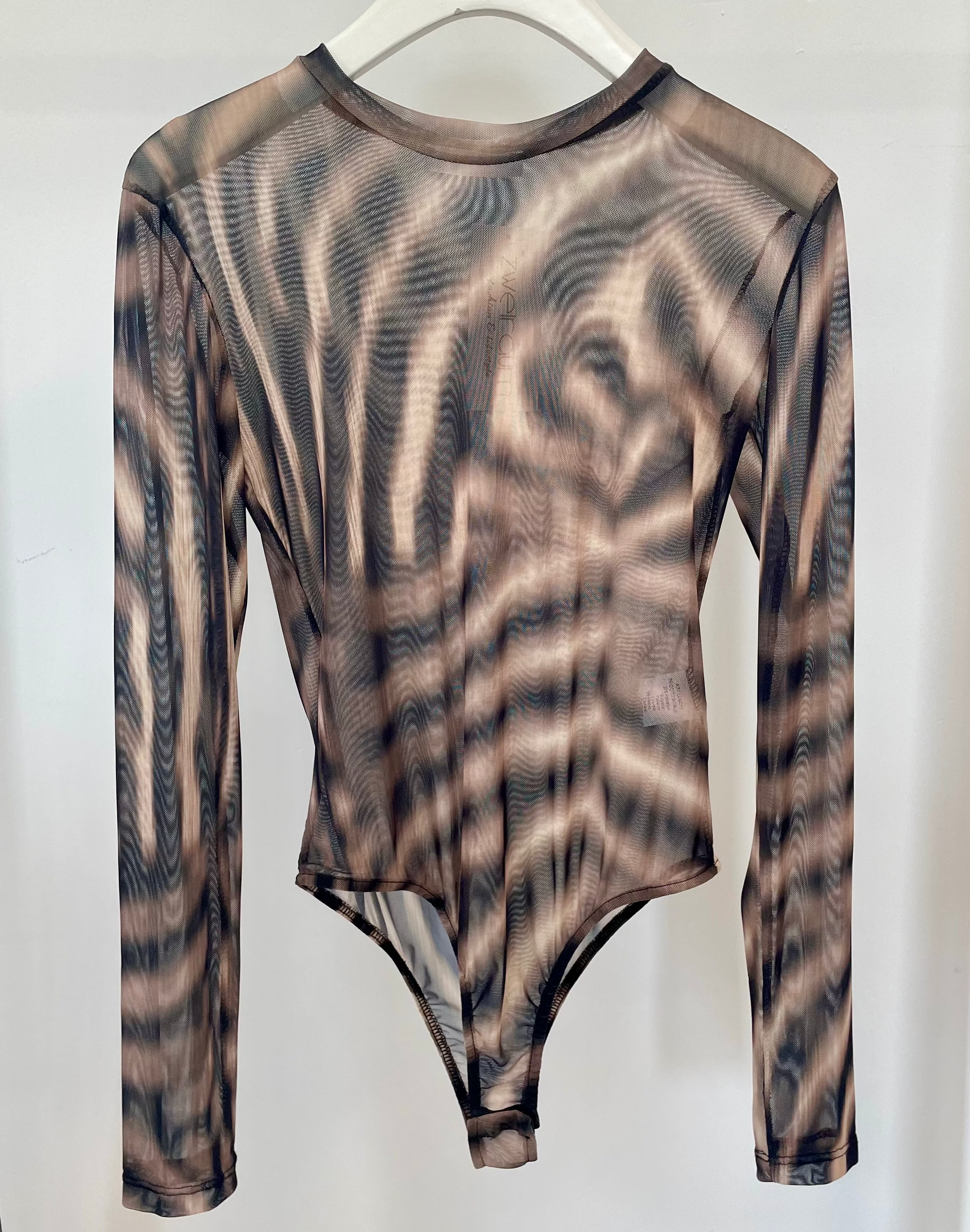 Mesh Body Abstrakt