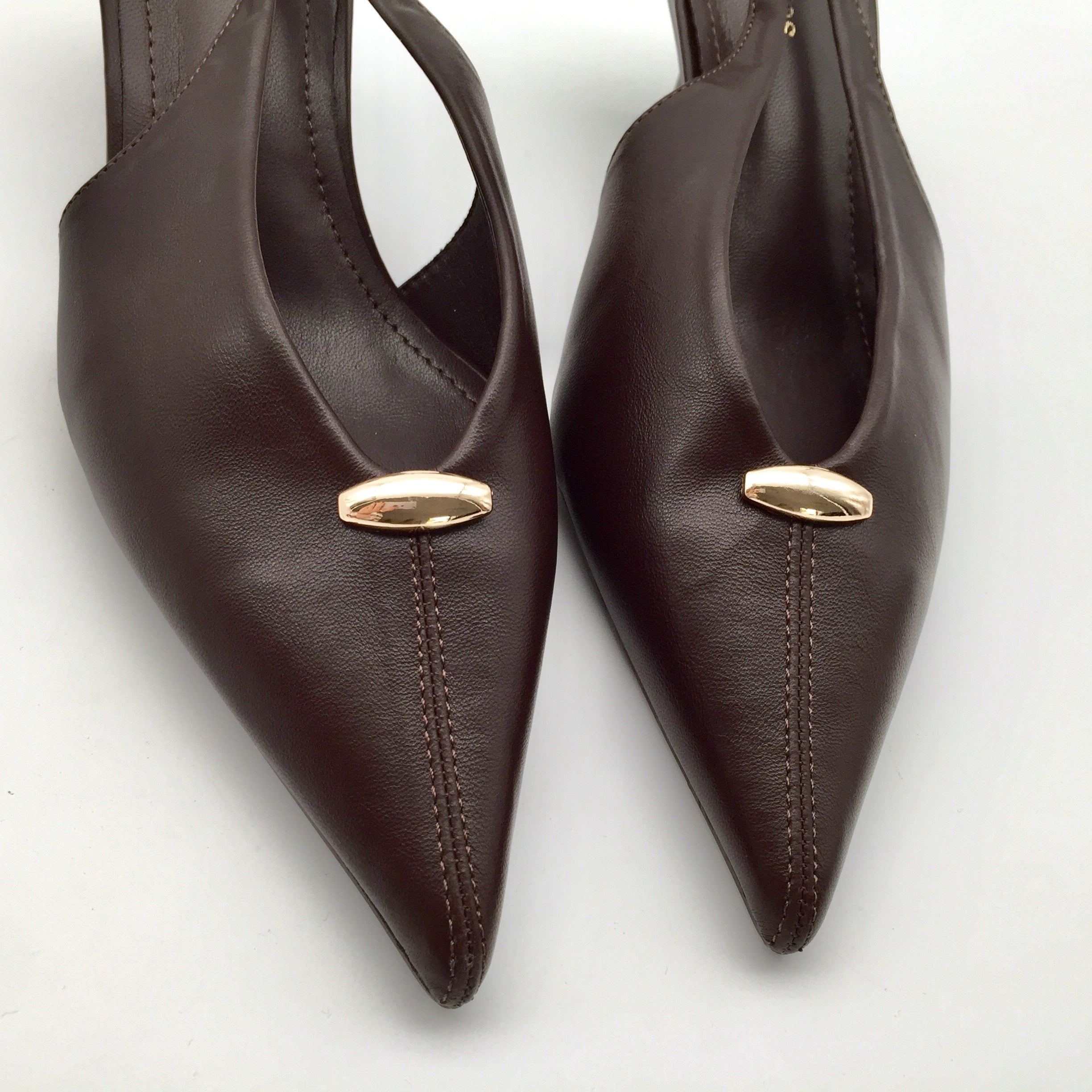 Pointy Heels Golden Detail