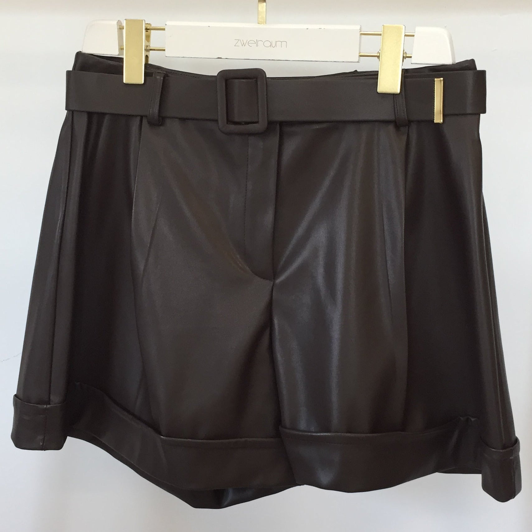 Shorts Lederoptik mit Gürtel