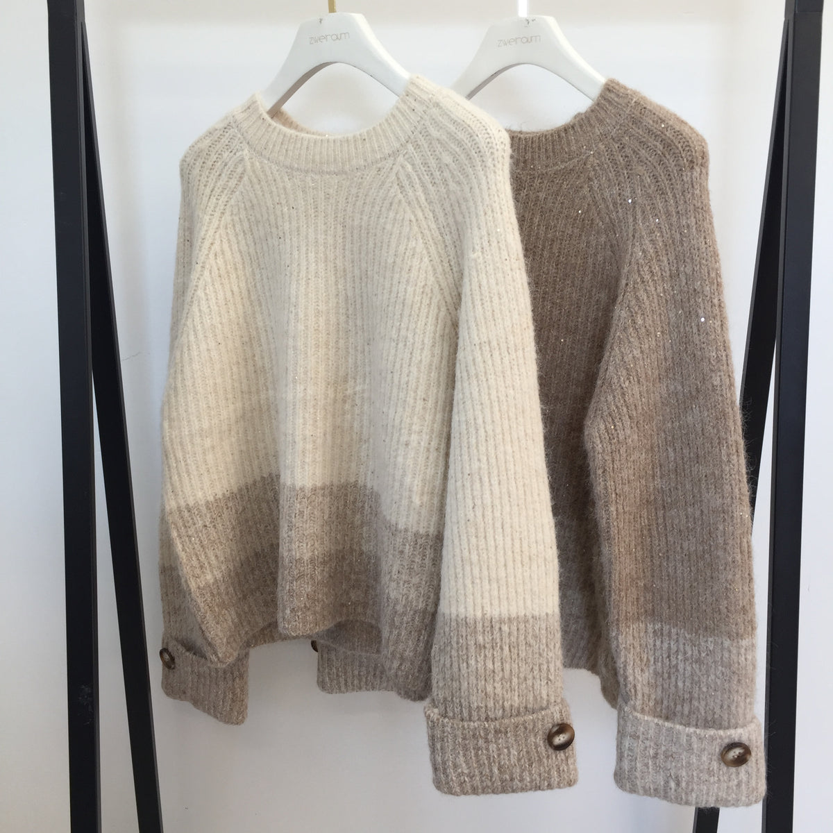 Sparkle Pulli Knopf Detail