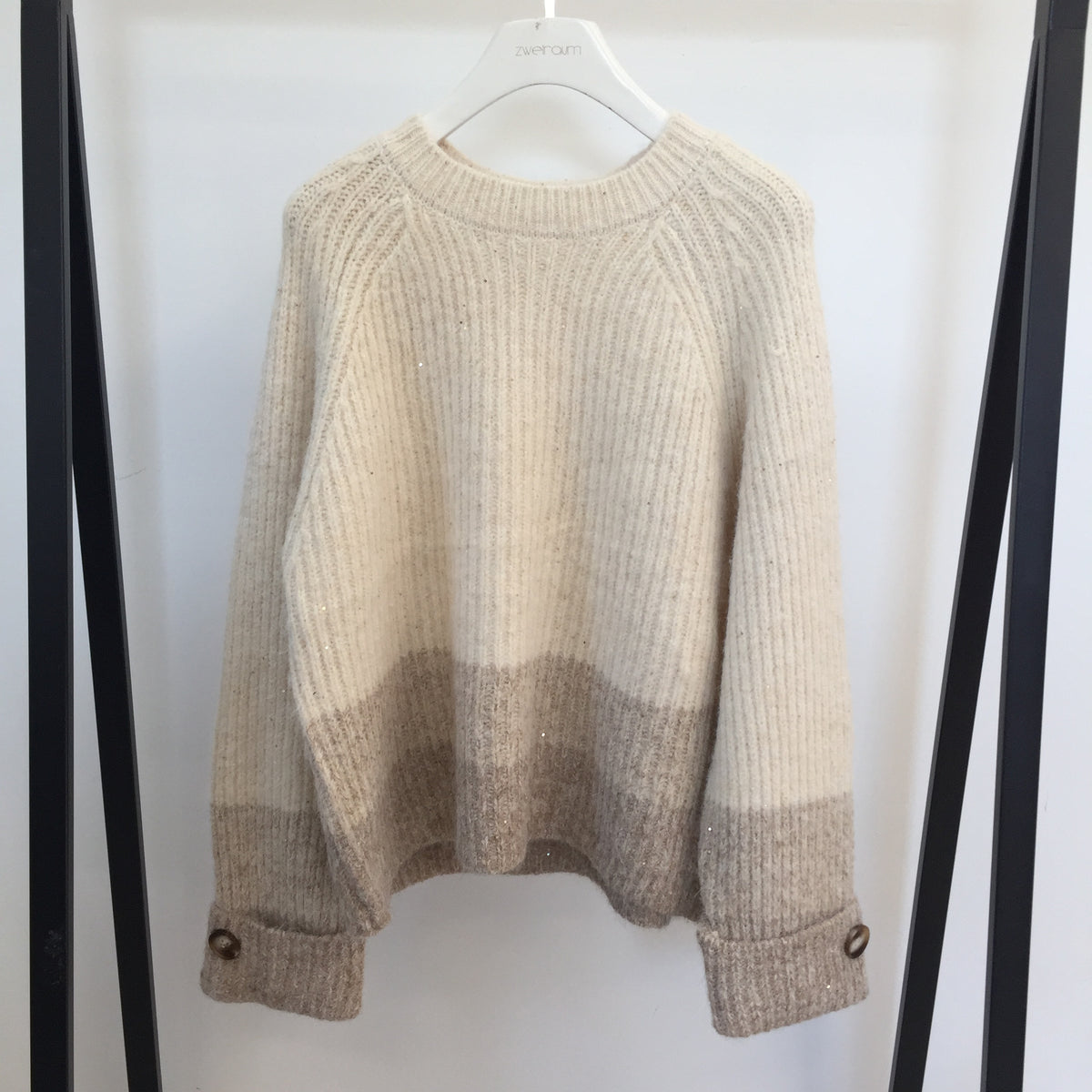 Sparkle Pulli Knopf Detail