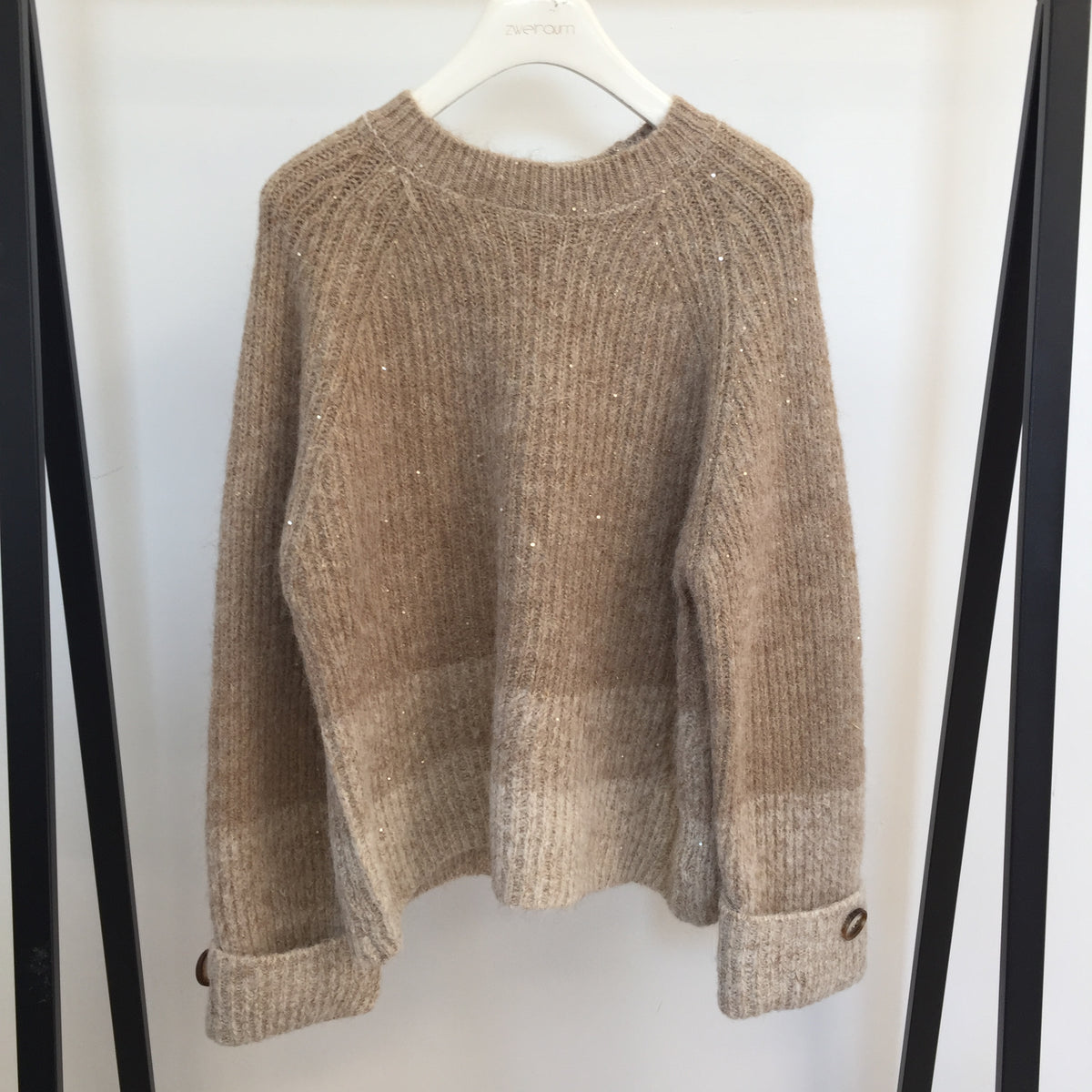 Sparkle Pulli Knopf Detail