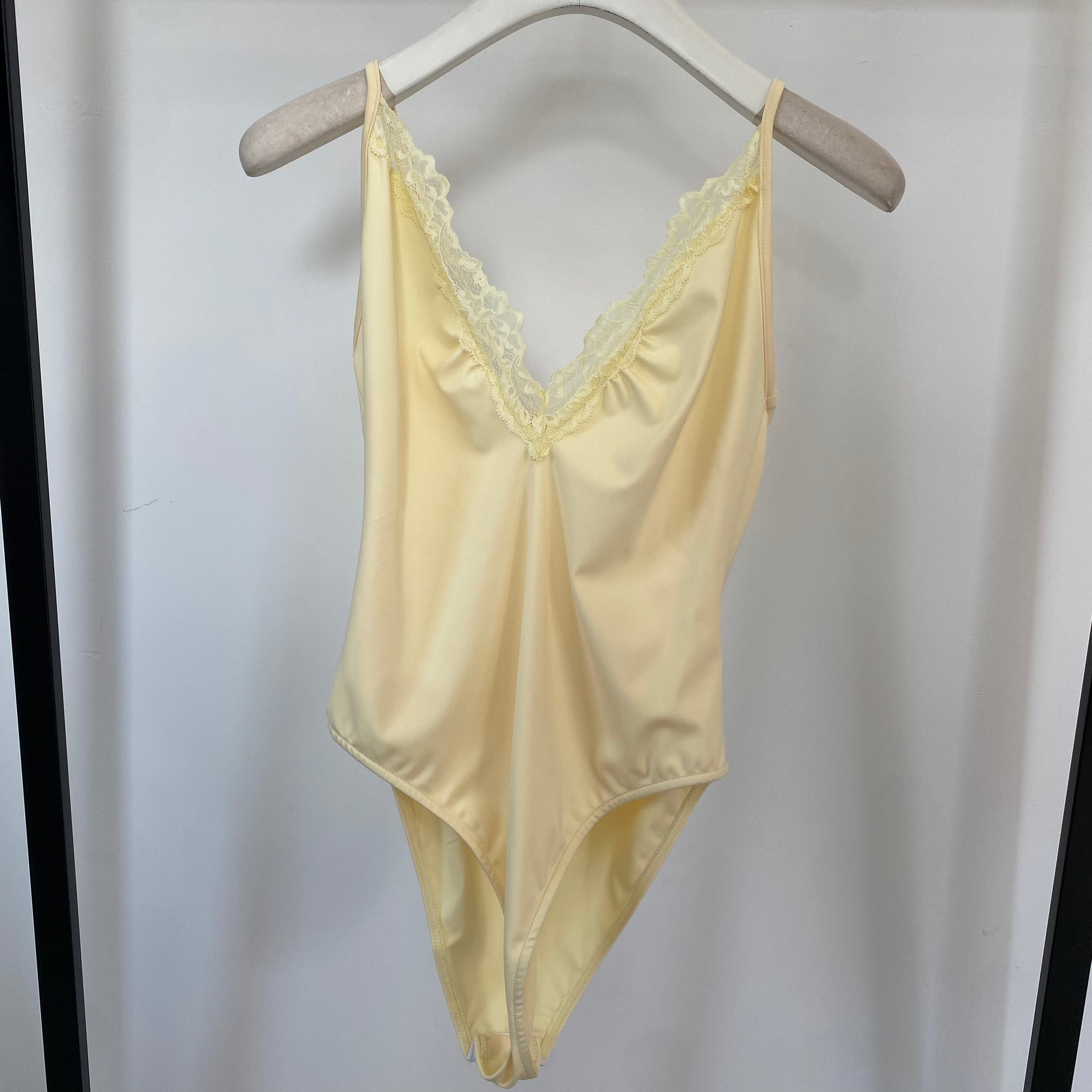 Body Lace Ausschnitt