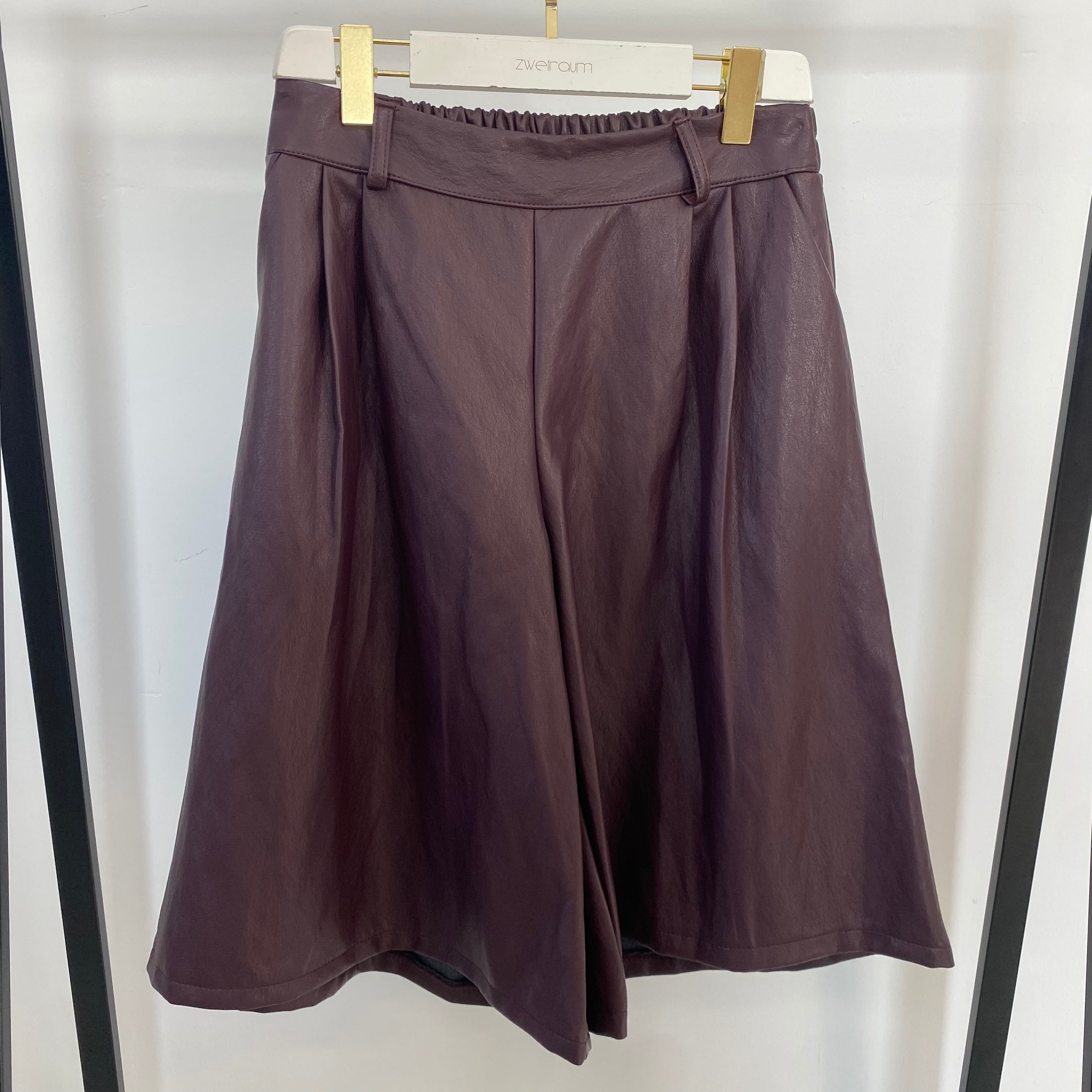 Lederoptik Baggy Shorts Bundfalte