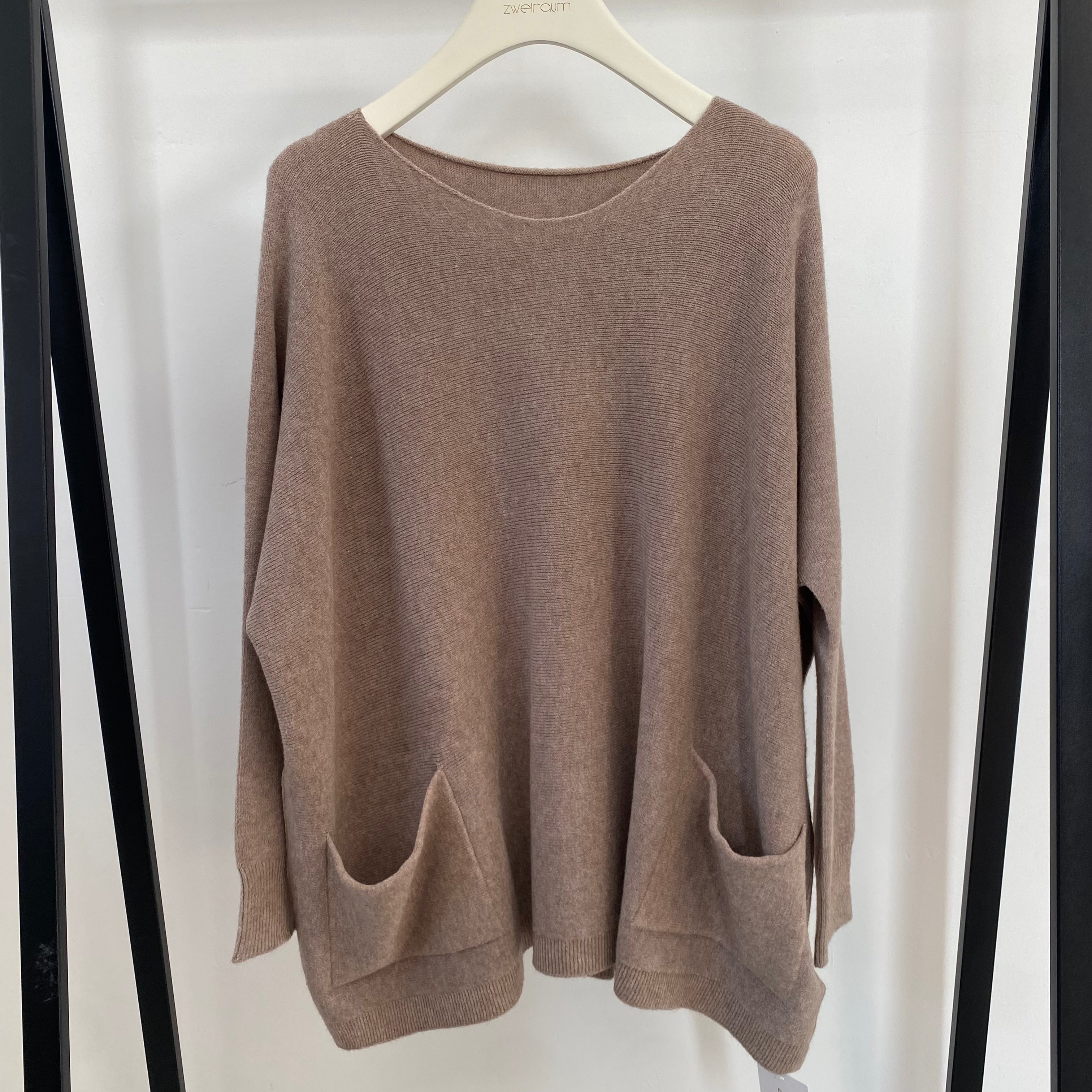 Capsule Pulli Side Pocket