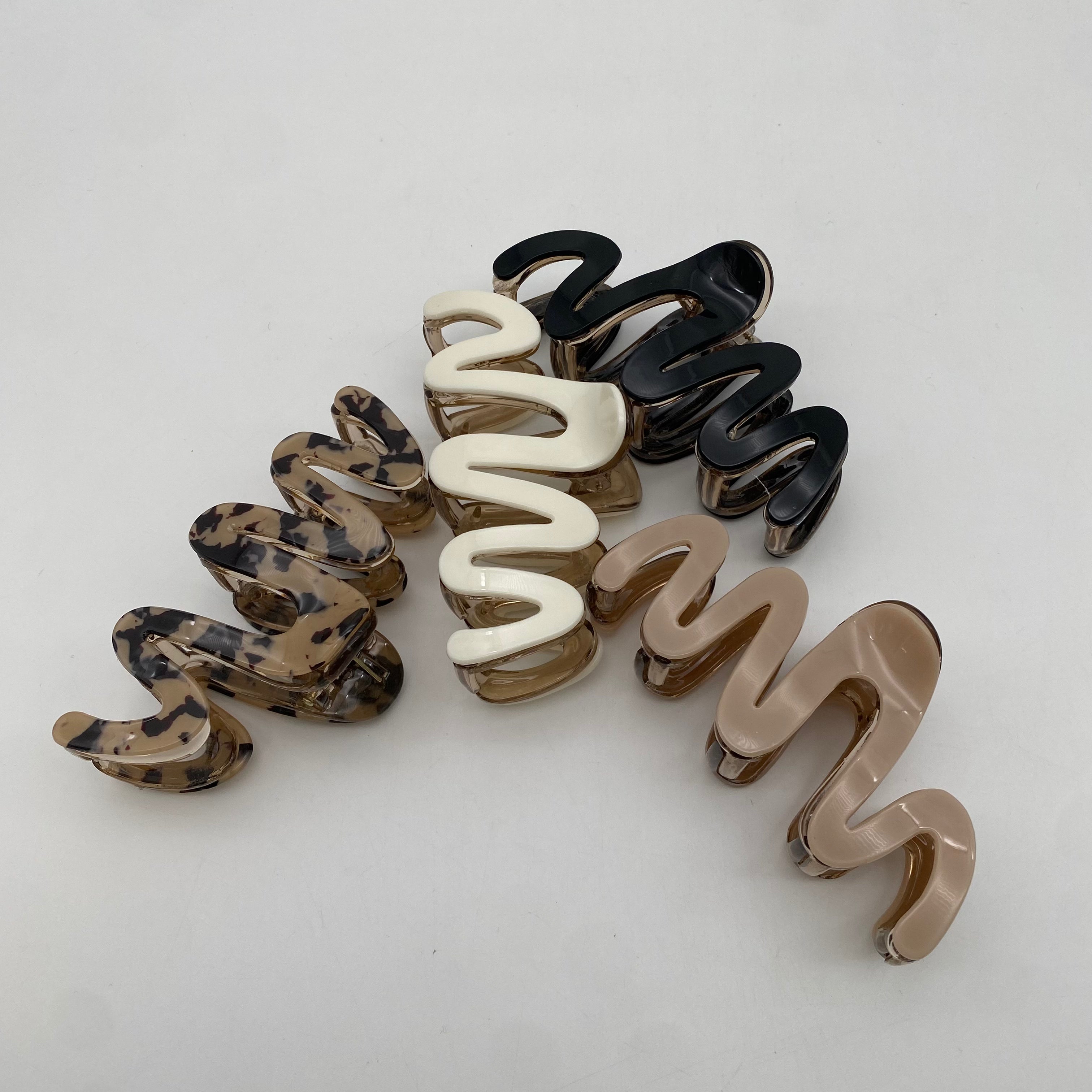 Claw Clip Squiggle