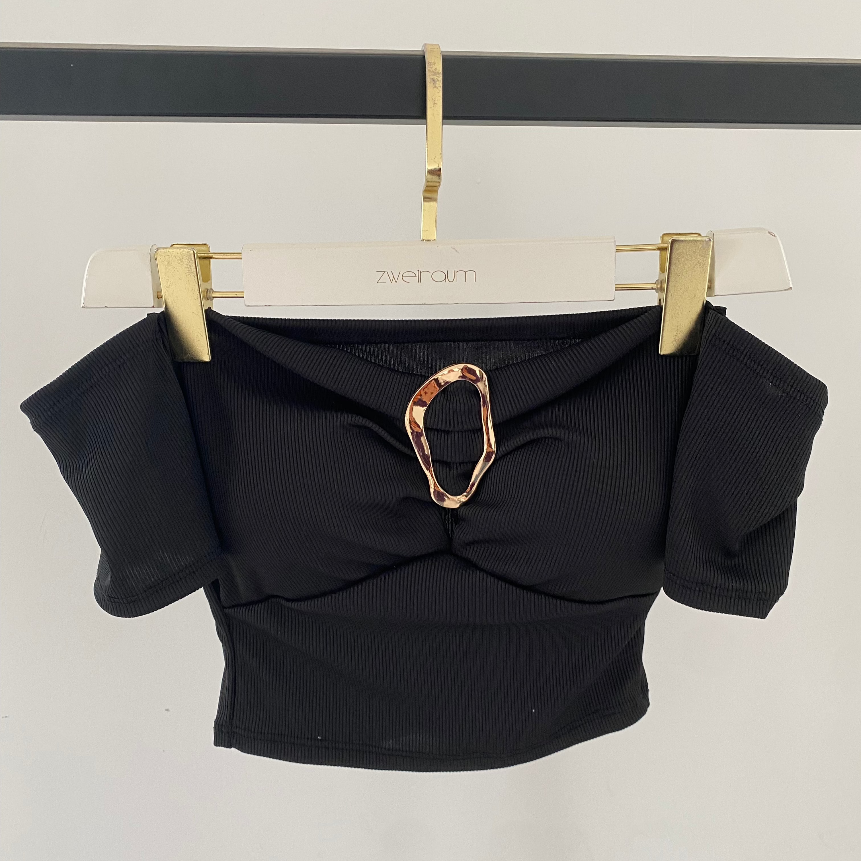 Offshoulder Top mit Schnalle